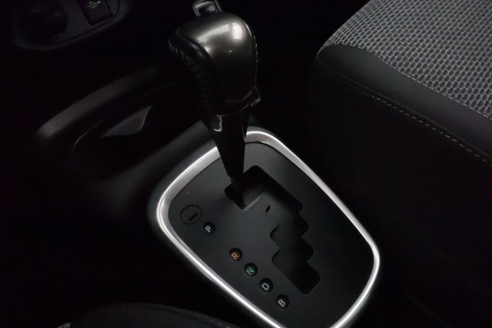 Toyota Yaris 2017 1,5 Hybrid Active Edition 5ov **Vakkari / P.kamera / Lohkolämmitin / Navi / Bluetooth** - Suomi-auto / Merkkihuollettu / Kahdet renkaat aluvanteilla