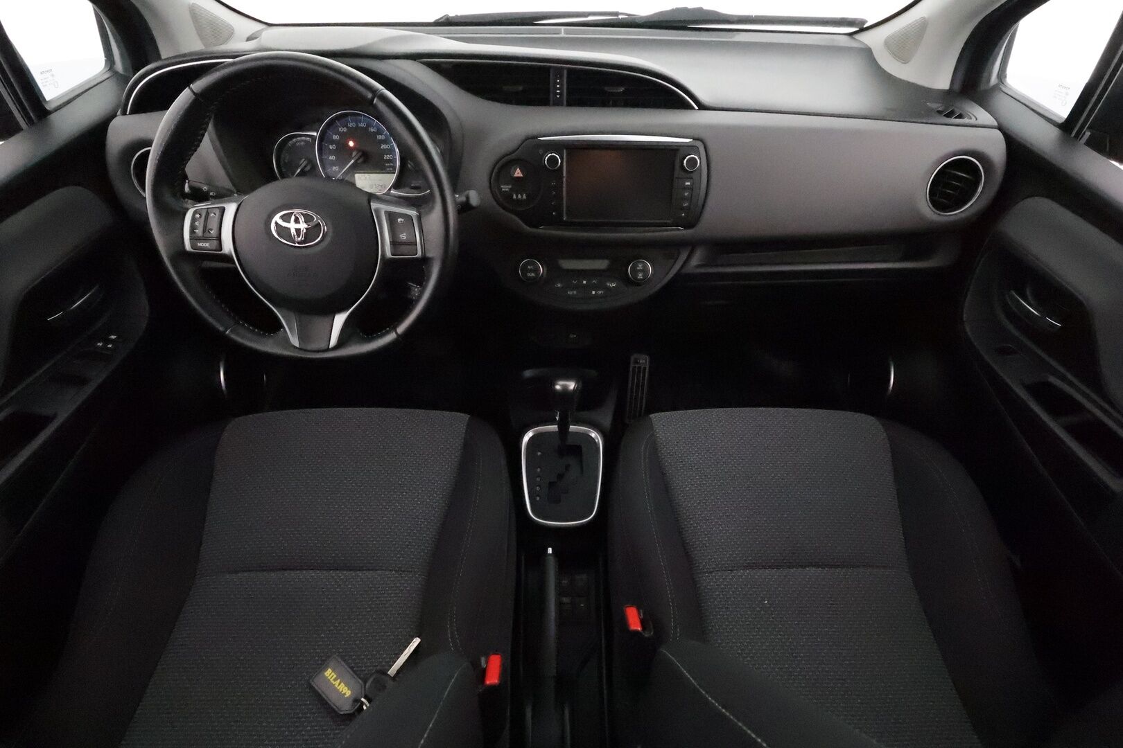 Toyota Yaris 2017 1,5 Hybrid Active Edition 5ov **Vakkari / P.kamera / Lohkolämmitin / Navi / Bluetooth** - Suomi-auto / Merkkihuollettu / Kahdet renkaat aluvanteilla