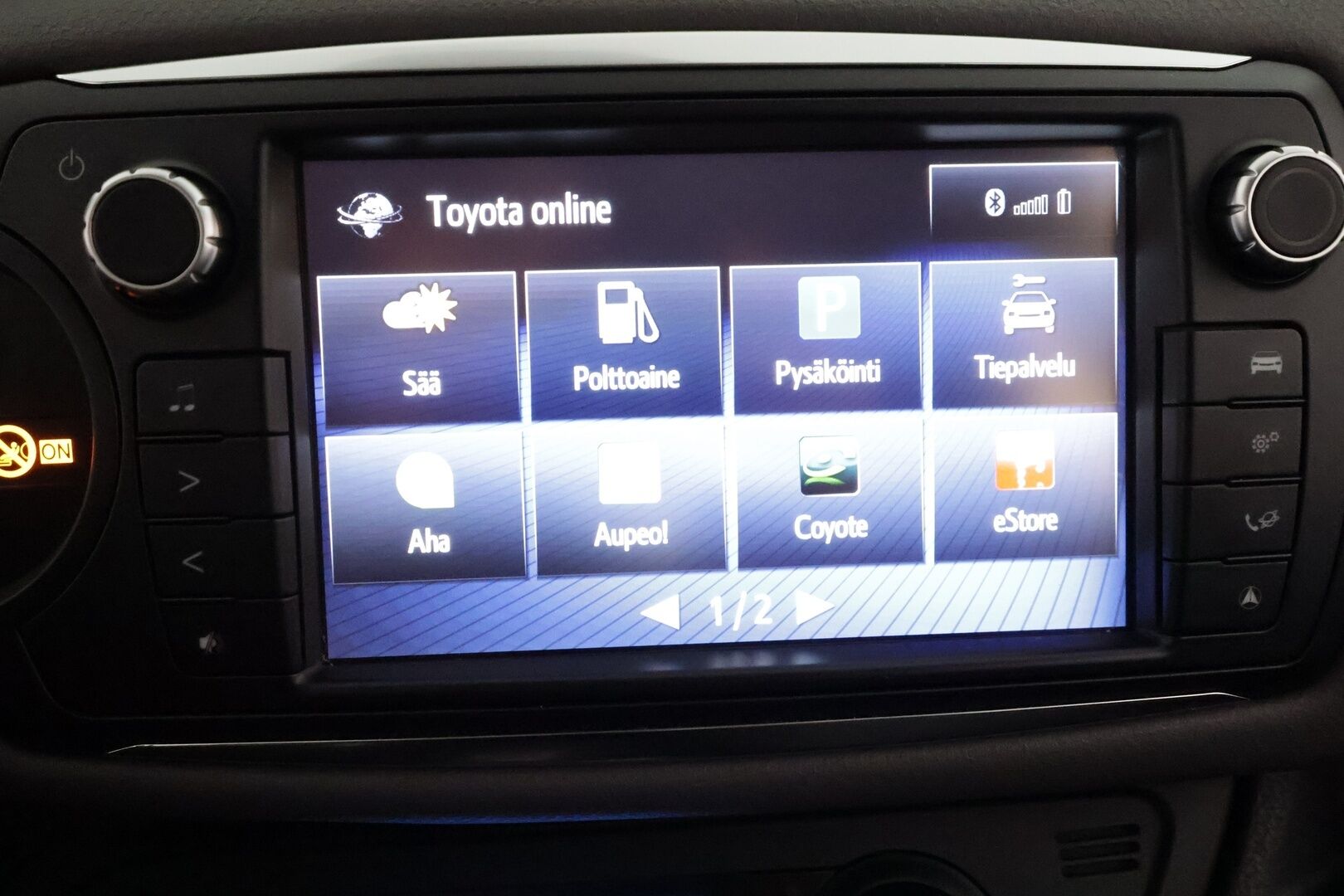 Toyota Yaris 2017 1,5 Hybrid Active Edition 5ov **Vakkari / P.kamera / Lohkolämmitin / Navi / Bluetooth** - Suomi-auto / Merkkihuollettu / Kahdet renkaat aluvanteilla