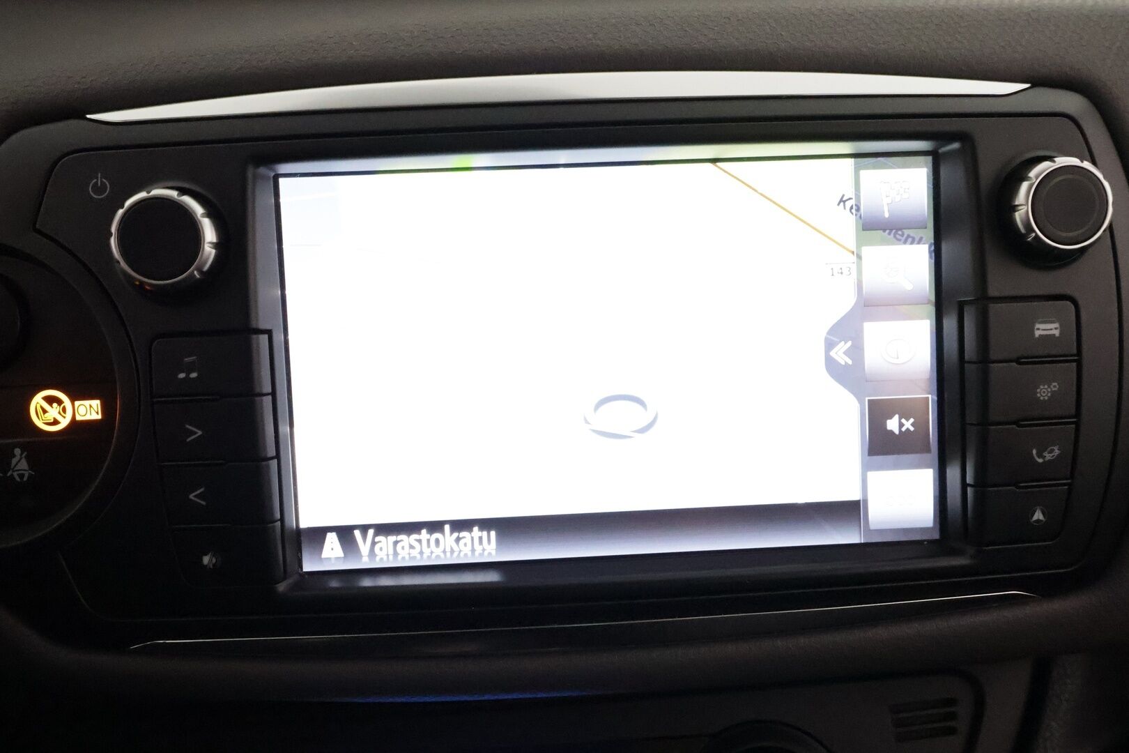 Toyota Yaris 2017 1,5 Hybrid Active Edition 5ov **Vakkari / P.kamera / Lohkolämmitin / Navi / Bluetooth** - Suomi-auto / Merkkihuollettu / Kahdet renkaat aluvanteilla