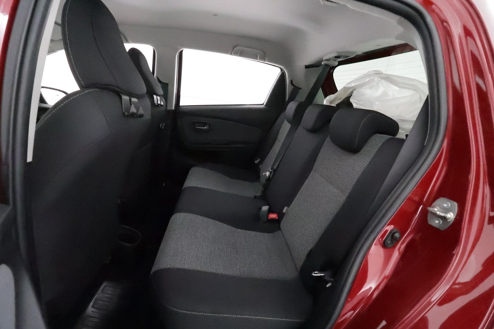 Toyota Yaris 2017 1,5 Hybrid Active Edition 5ov **Vakkari / P.kamera / Lohkolämmitin / Navi / Bluetooth** - Suomi-auto / Merkkihuollettu / Kahdet renkaat aluvanteilla