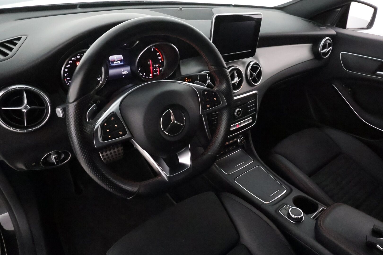 Mercedes-Benz CLA 2017 180 Shooting Brake Automatic Edition AMG** Sporttipenkit / P.Kamera / LED-High Performance / Navi / Sisätilanlämmitin ** - Suomi-auto / 2x Renkaat