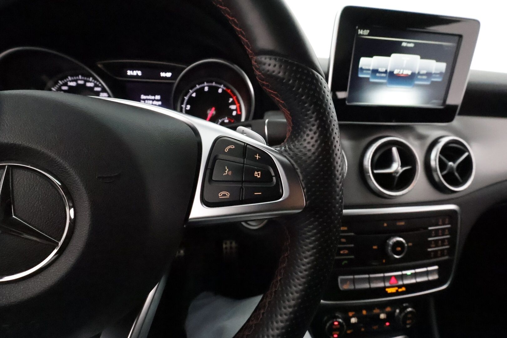 Mercedes-Benz CLA 2017 180 Shooting Brake Automatic Edition AMG** Sporttipenkit / P.Kamera / LED-High Performance / Navi / Sisätilanlämmitin ** - Suomi-auto / 2x Renkaat