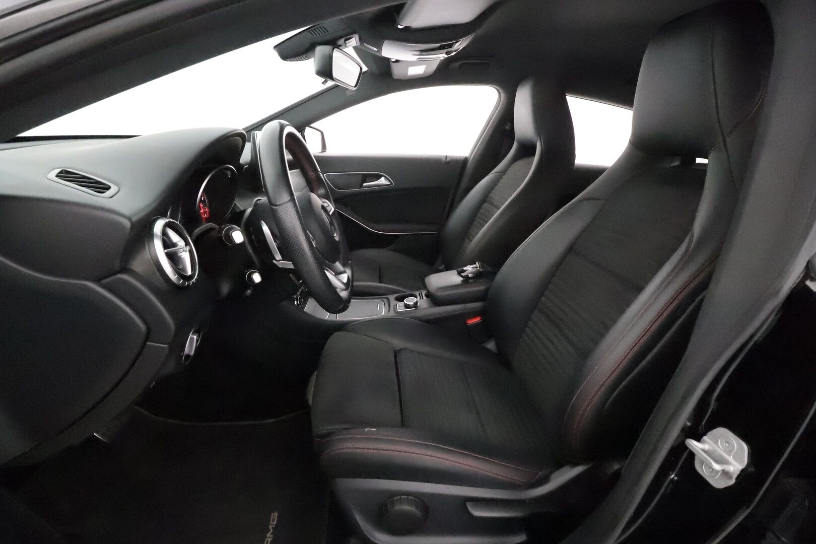Mercedes-Benz CLA 2017 180 Shooting Brake Automatic Edition AMG** Sporttipenkit / P.Kamera / LED-High Performance / Navi / Sisätilanlämmitin ** - Suomi-auto / 2x Renkaat