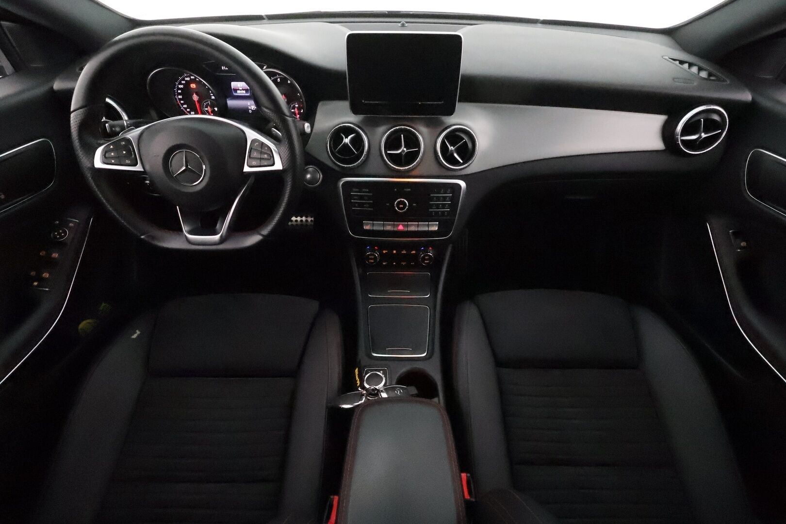 Mercedes-Benz CLA 2017 180 Shooting Brake Automatic Edition AMG** Sporttipenkit / P.Kamera / LED-High Performance / Navi / Sisätilanlämmitin ** - Suomi-auto / 2x Renkaat