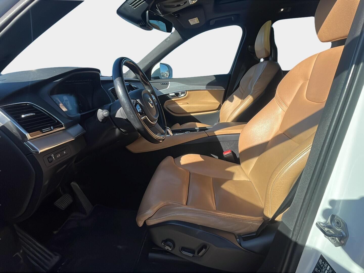 Volvo XC90 2017 T8 Twin Engine AWD Inscription aut - Adaptiivinen vakionopeudensäädin / Vetokoukku / 7.p / 4 alue ilmastointi / Nahkapenkit sähkösäädöillä ja muistilla / P.Kamera - HULLUT AVAJAISHULINAT KORKOTARJOUS 3,29 %