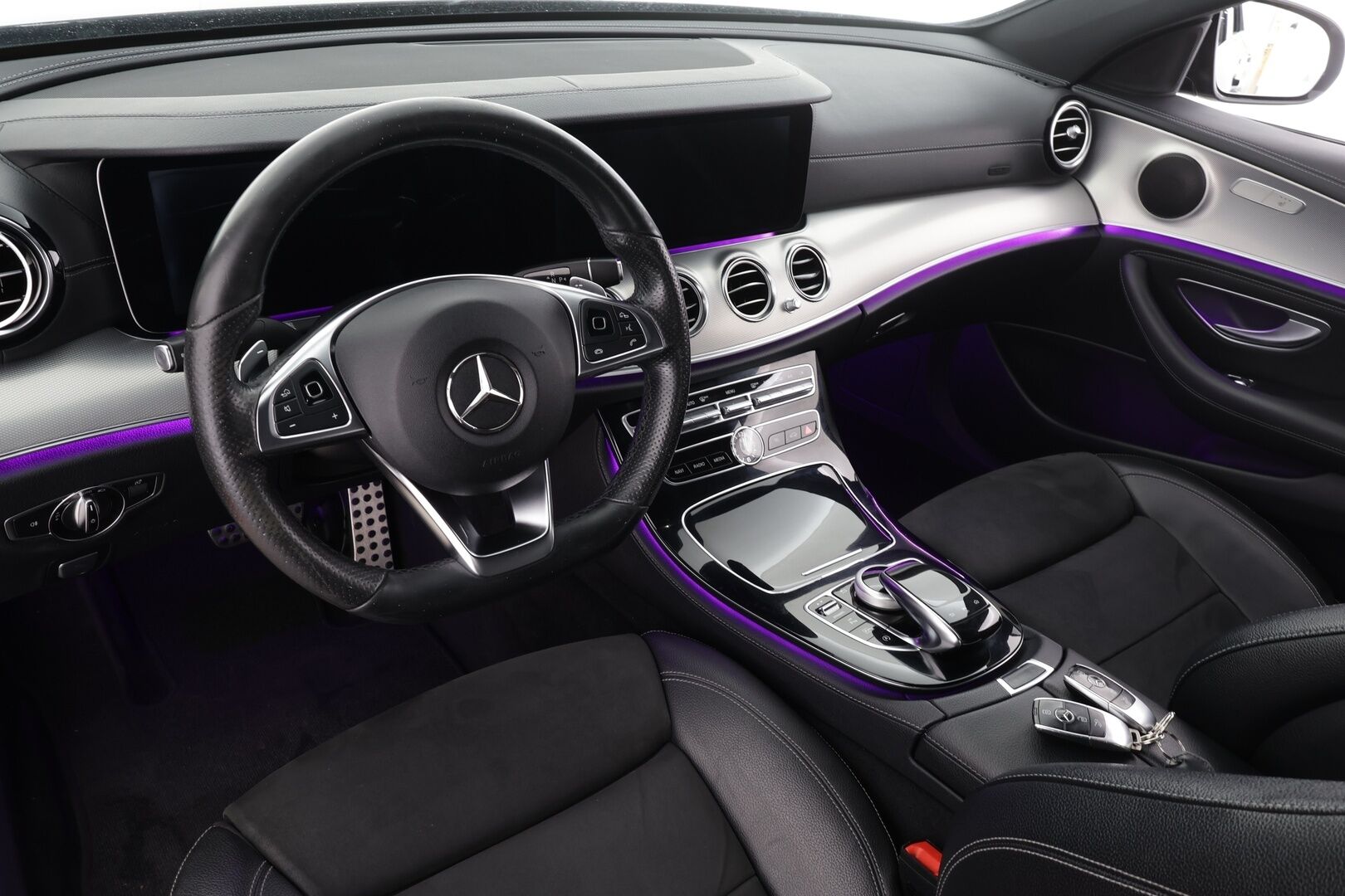 Mercedes-Benz E 2016 220 d A Premium Business AMG * Widescreen / Multibeam / P.Kamera / Sportpenkit / Navi / Katveavustin * - Kahdet renkaat