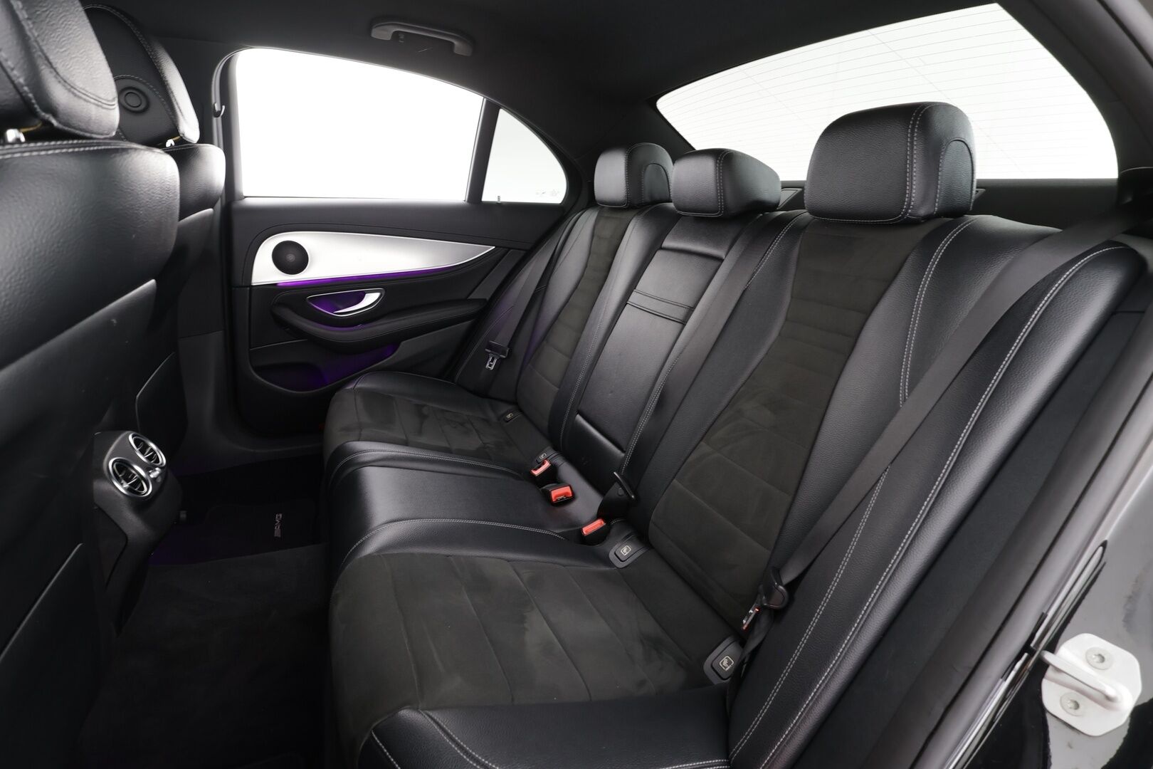 Mercedes-Benz E 2016 220 d A Premium Business AMG * Widescreen / Multibeam / P.Kamera / Sportpenkit / Navi / Katveavustin * - Kahdet renkaat