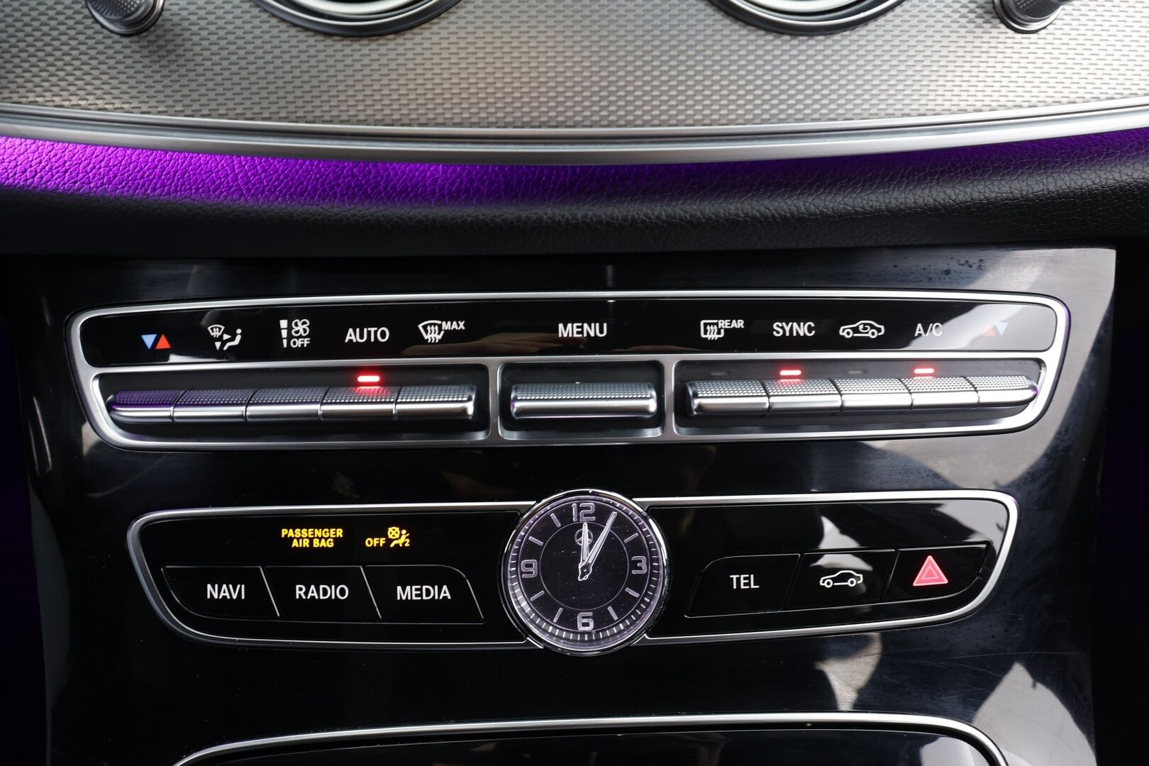 Mercedes-Benz E 2016 220 d A Premium Business AMG * Widescreen / Multibeam / P.Kamera / Sportpenkit / Navi / Katveavustin * - Kahdet renkaat