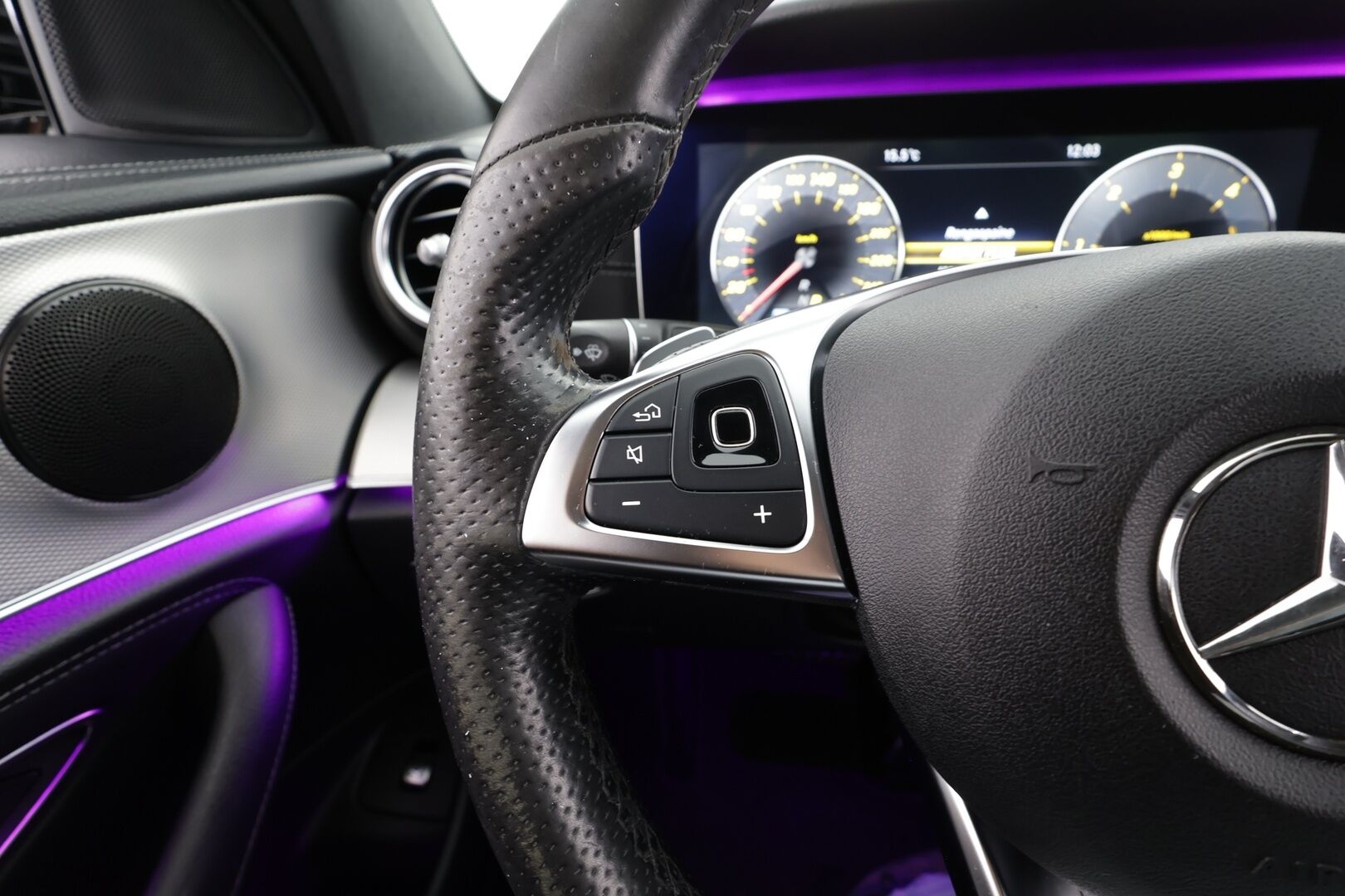 Mercedes-Benz E 2016 220 d A Premium Business AMG * Widescreen / Multibeam / P.Kamera / Sportpenkit / Navi / Katveavustin * - Kahdet renkaat