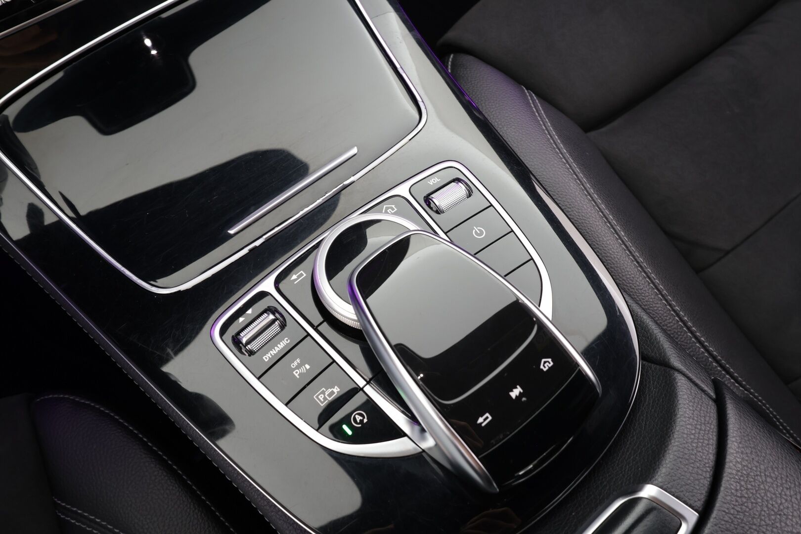 Mercedes-Benz E 2016 220 d A Premium Business AMG * Widescreen / Multibeam / P.Kamera / Sportpenkit / Navi / Katveavustin * - Kahdet renkaat