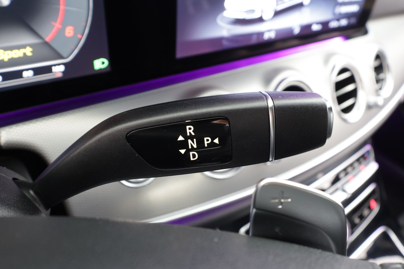 Mercedes-Benz E 2016 220 d A Premium Business AMG * Widescreen / Multibeam / P.Kamera / Sportpenkit / Navi / Katveavustin * - Kahdet renkaat