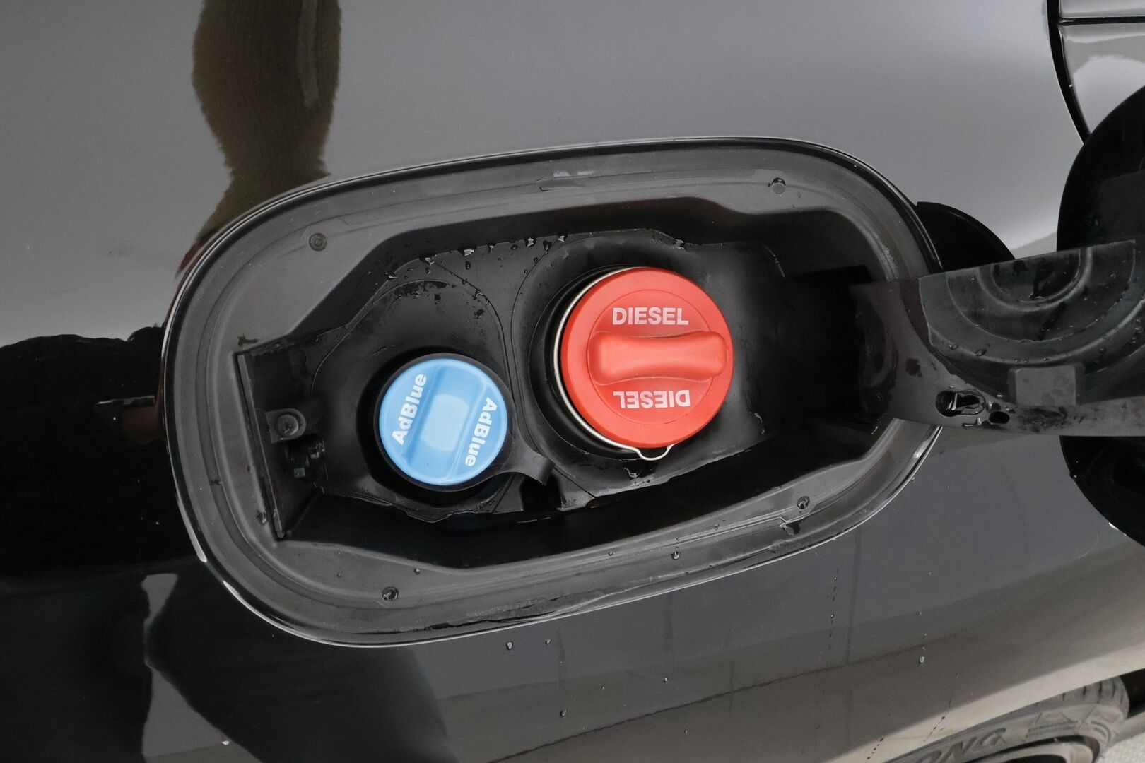 Mercedes-Benz E 2016 220 d A Premium Business AMG * Widescreen / Multibeam / P.Kamera / Sportpenkit / Navi / Katveavustin * - Kahdet renkaat