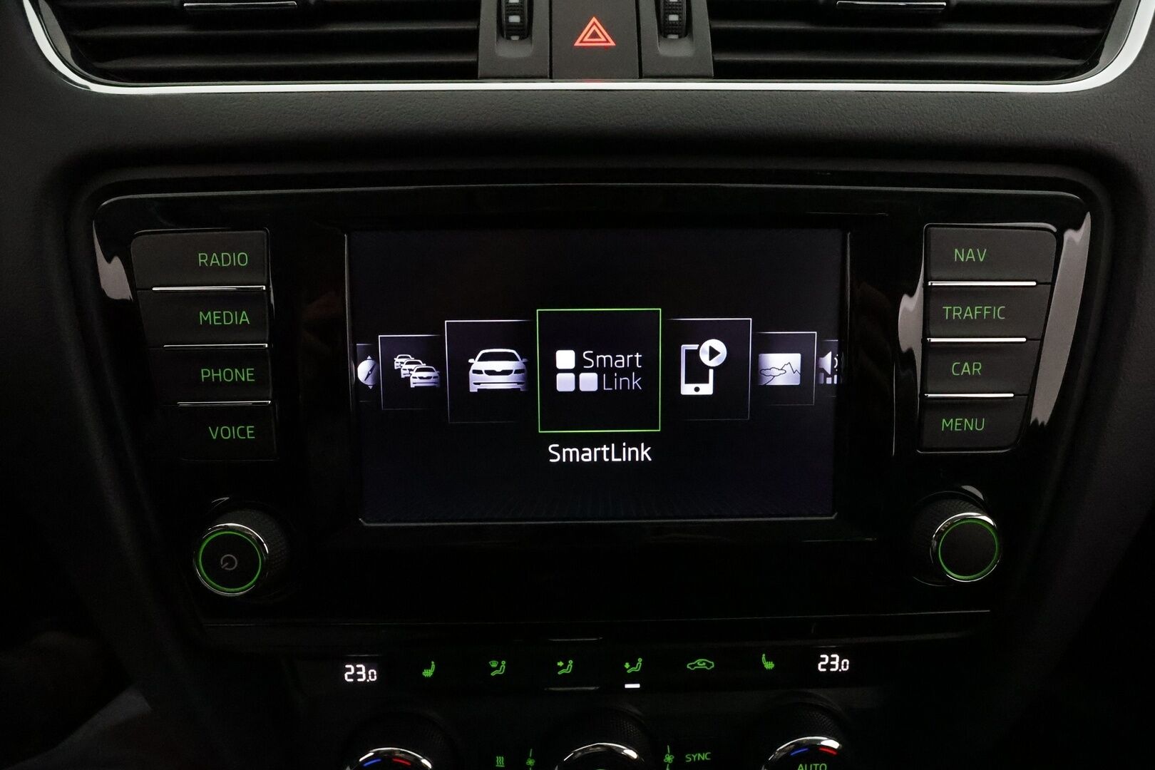 Skoda Octavia 2017 Combi 1,4 TSI Style DSG **Webasto / Koukku / ACC / Xenon / P.Tutkat / Navi / KeylessGO** - Suomi-auto / Kahdet Renkaat
