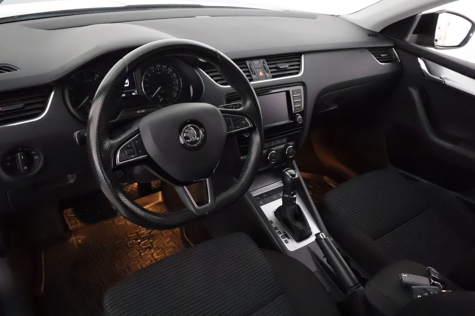 Skoda Octavia 2017 Combi 1,4 TSI Style DSG **Webasto / Koukku / ACC / Xenon / P.Tutkat / Navi / KeylessGO** - Suomi-auto / Kahdet Renkaat