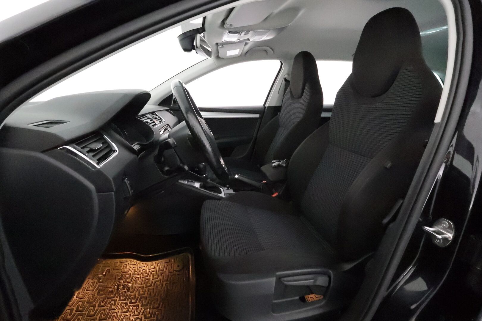 Skoda Octavia 2017 Combi 1,4 TSI Style DSG **Webasto / Koukku / ACC / Xenon / P.Tutkat / Navi / KeylessGO** - Suomi-auto / Kahdet Renkaat