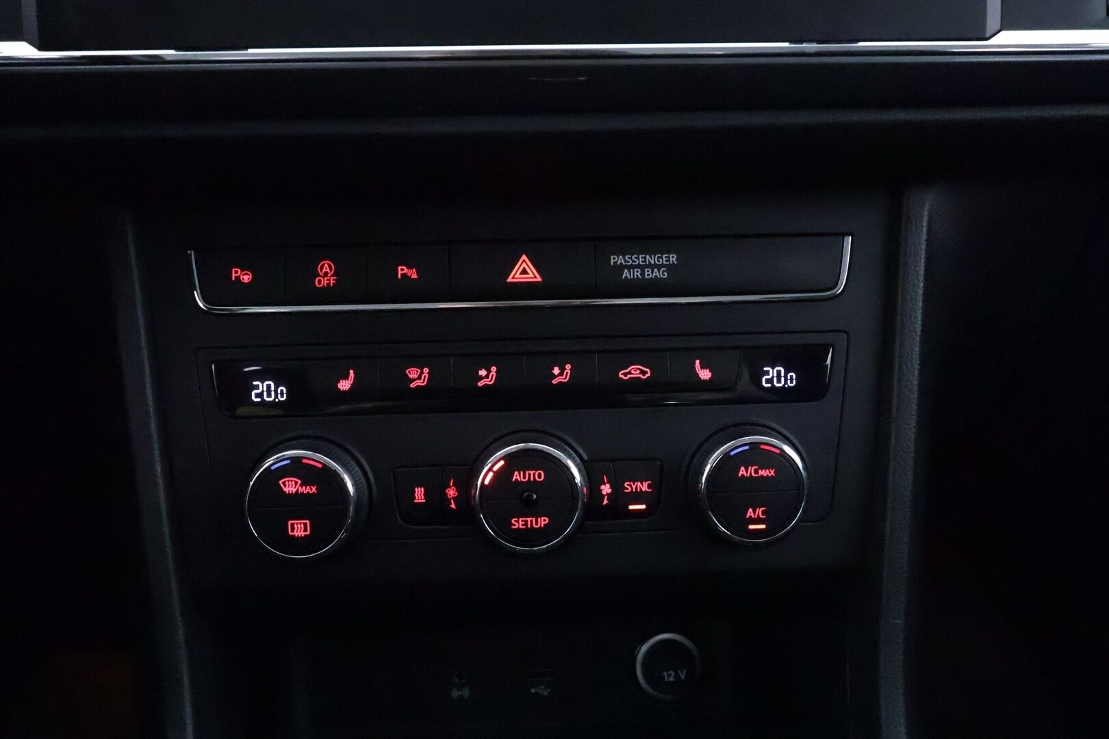 Seat Ateca 2017 2,0 TDI 150 4DRIVE Style ** Webasto / Koukku / Adapt.Vakkari / LED-valot / P.Tutkat ** - Suomi-auto / Kahdet Renkaat