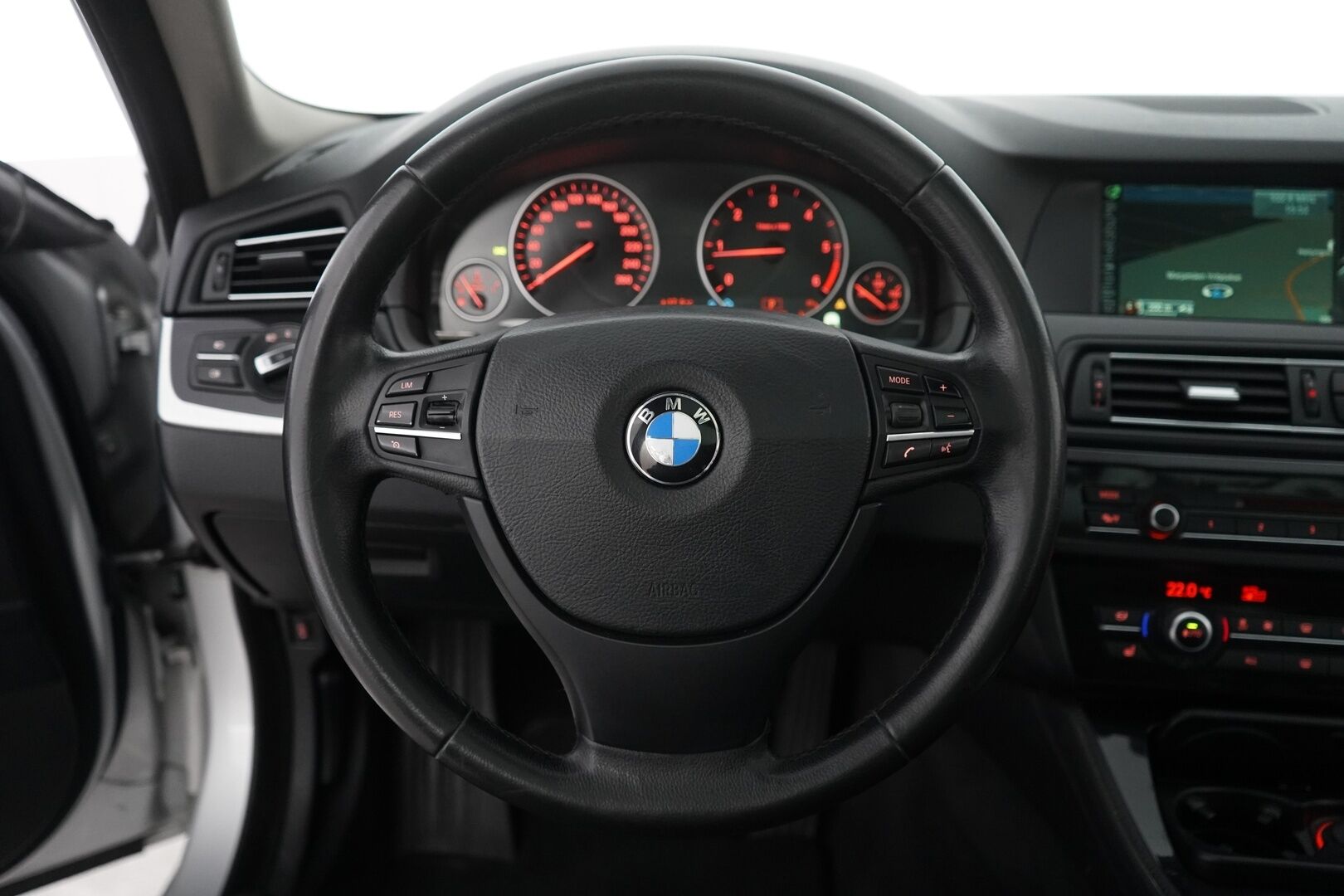 BMW 525 2012 2,0 TwinPower Turbo A F11 Touring - Myydään huutokaupat.com / Panorama / Sähkökontti / Sähkökoukku / Tutkat / Maxton / M-look / Turbo vaihdettu