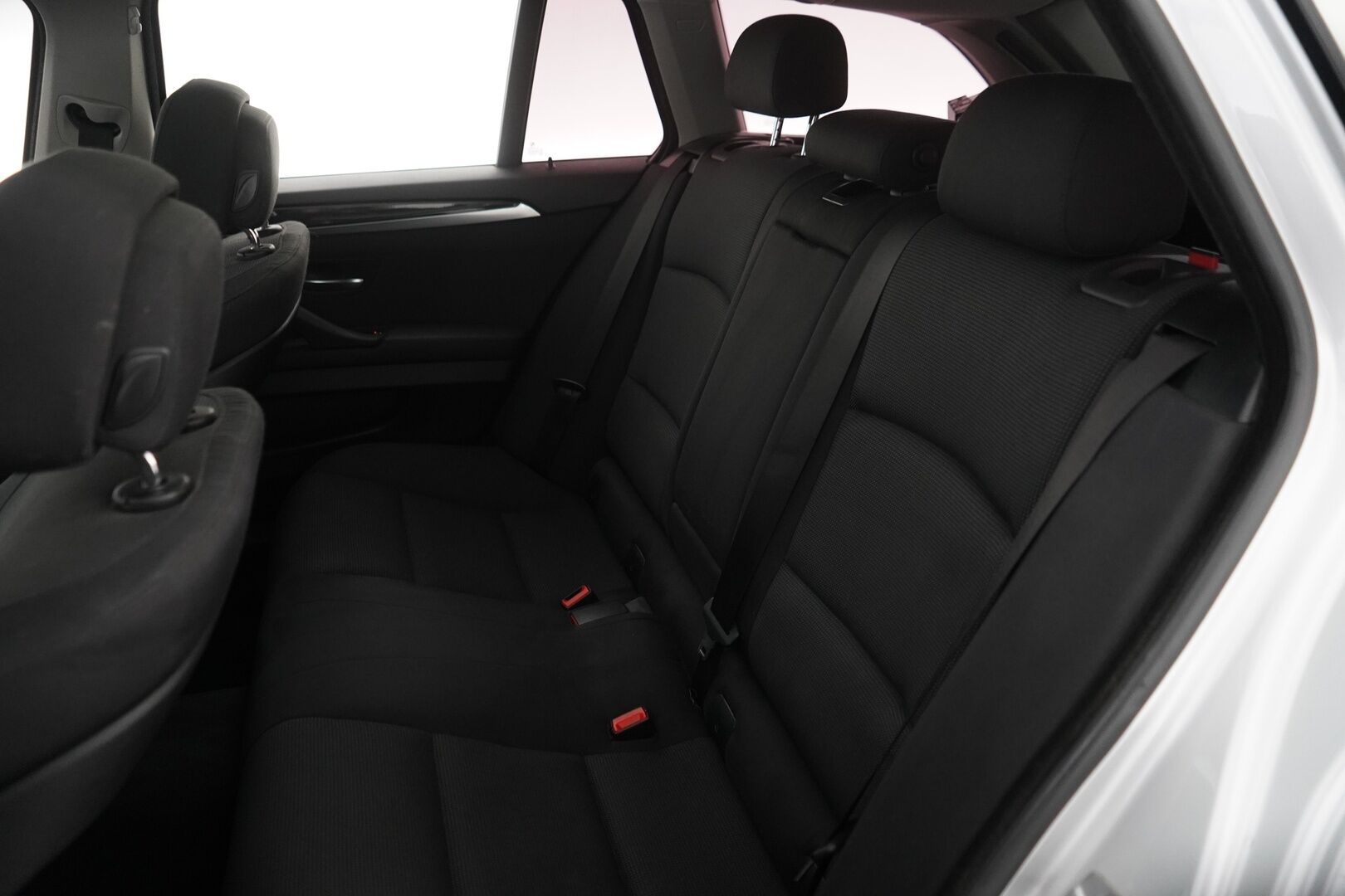 BMW 525 2012 2,0 TwinPower Turbo A F11 Touring - Myydään huutokaupat.com / Panorama / Sähkökontti / Sähkökoukku / Tutkat / Maxton / M-look / Turbo vaihdettu