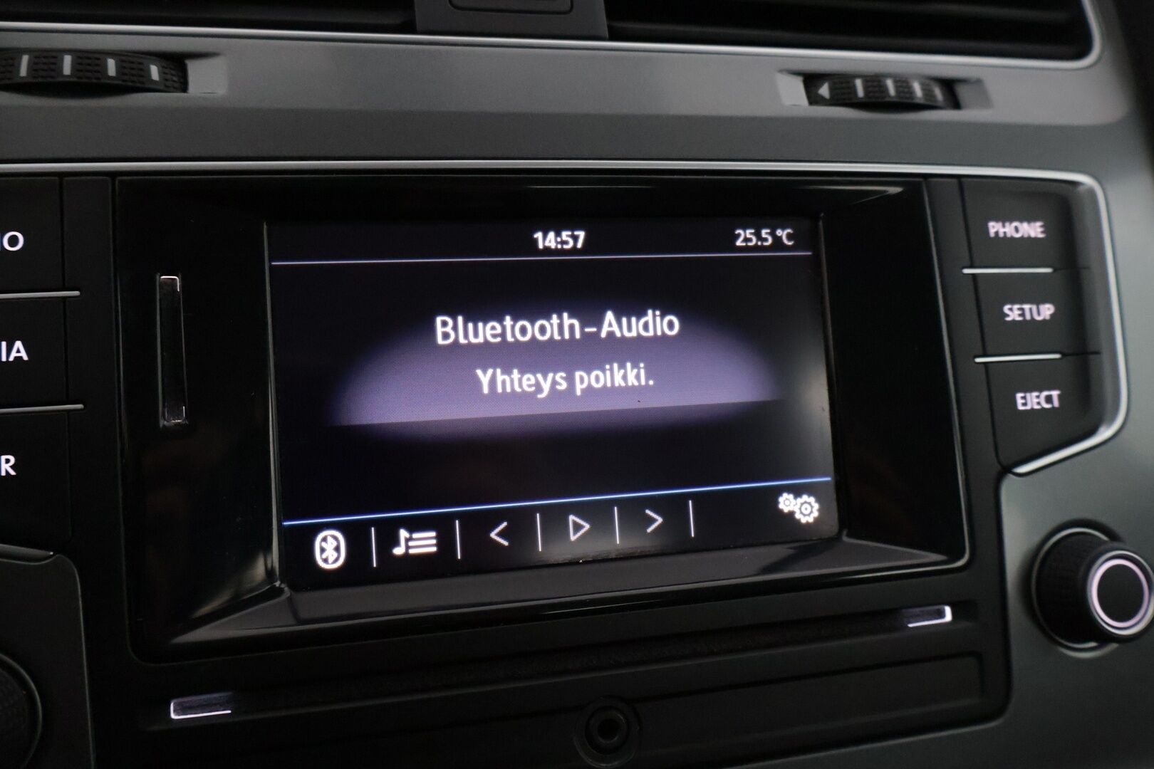 Volkswagen Golf 2017 Luxline 1,2 TSI 63 kW (85 hv) * Webasto / Lämmitettävät sivupeilit / Aut.ilmastointi / Vakkari * - * jakopää tehty 98tkm kohdalla 11.12.2023 / Webasto / 2x renkaat *