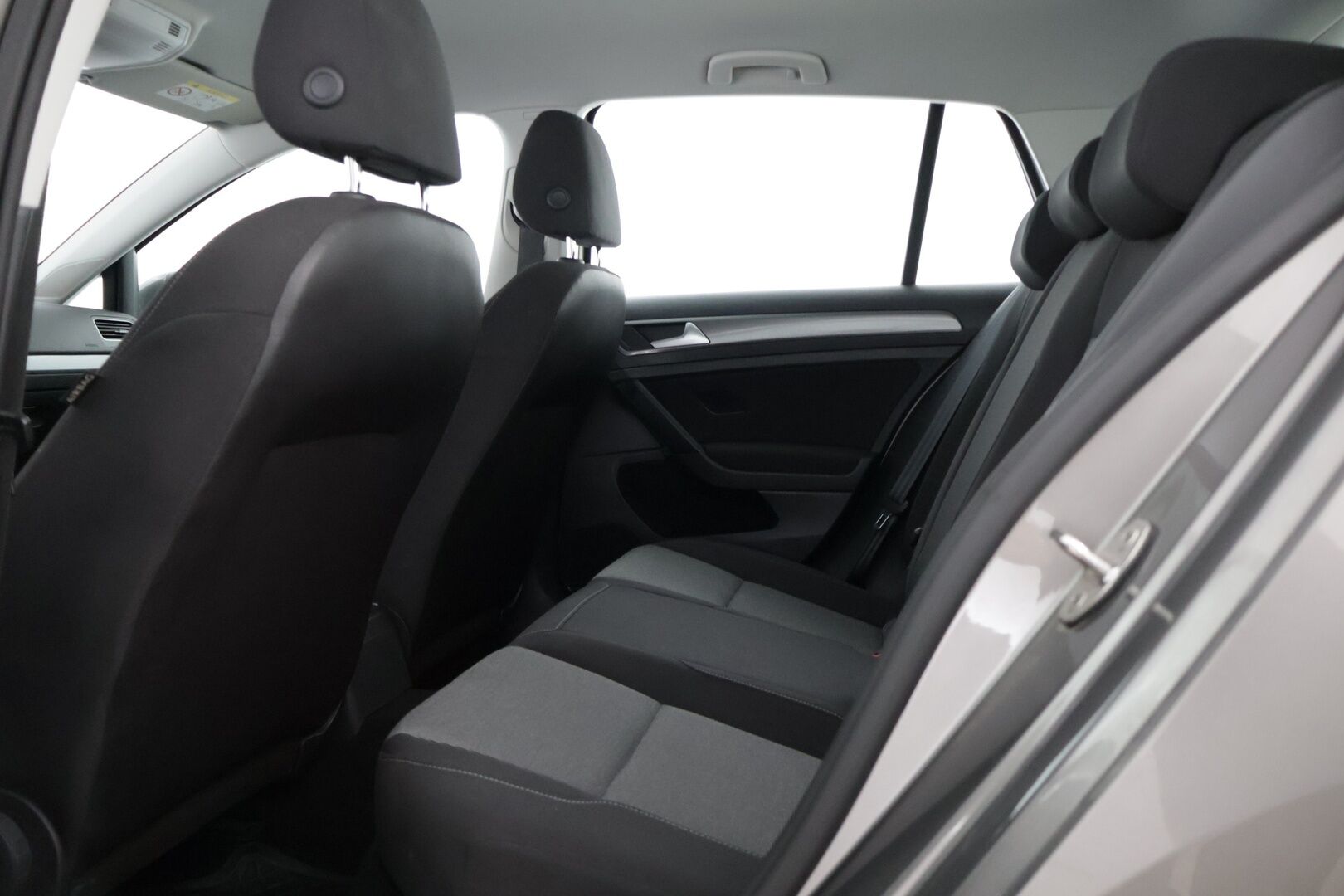 Volkswagen Golf 2017 Luxline 1,2 TSI 63 kW (85 hv) * Webasto / Lämmitettävät sivupeilit / Aut.ilmastointi / Vakkari * - * jakopää tehty 98tkm kohdalla 11.12.2023 / Webasto / 2x renkaat *
