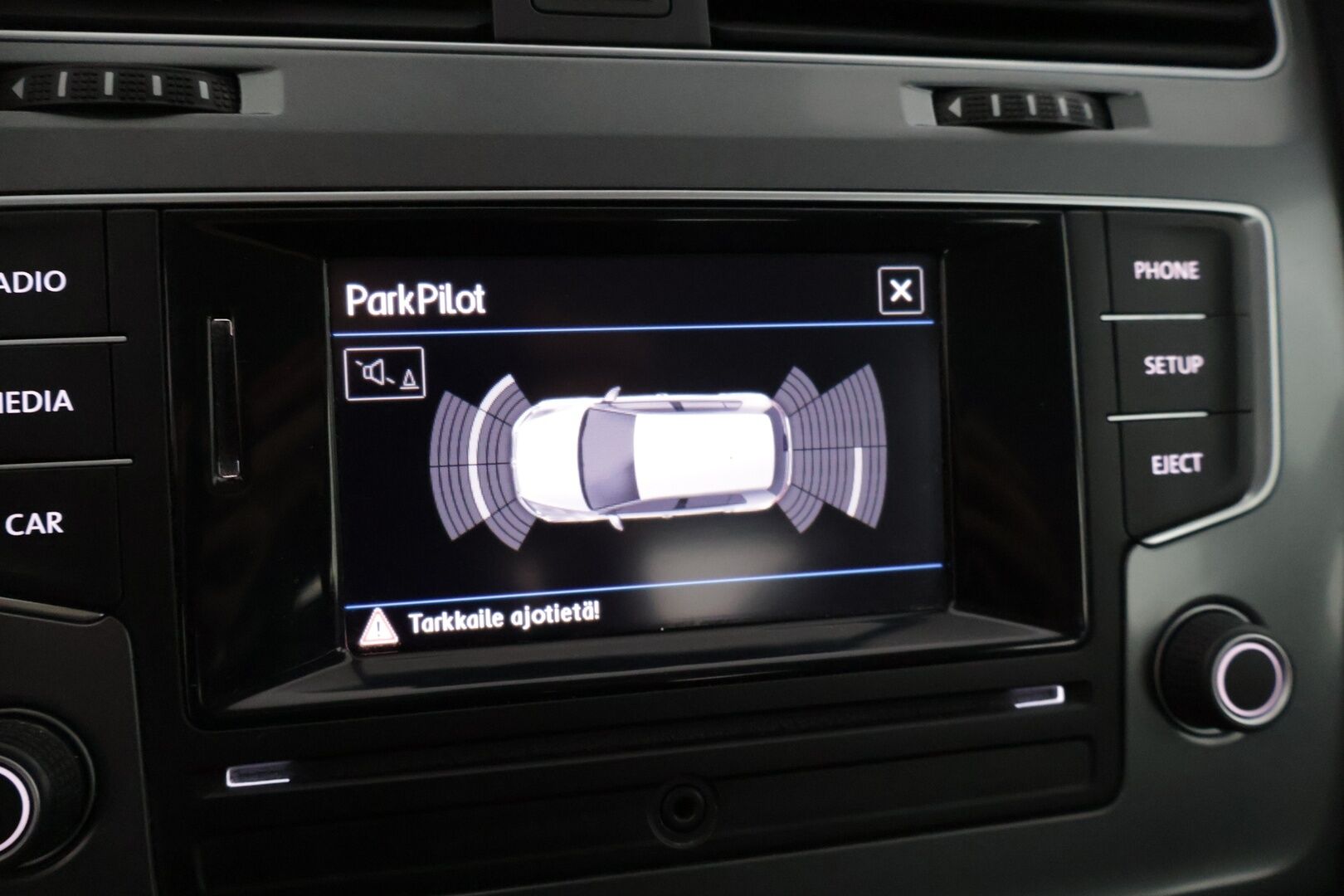 Volkswagen Golf 2017 Luxline 1,2 TSI 63 kW (85 hv) * Webasto / Lämmitettävät sivupeilit / Aut.ilmastointi / Vakkari * - * jakopää tehty 98tkm kohdalla 11.12.2023 / Webasto / 2x renkaat *