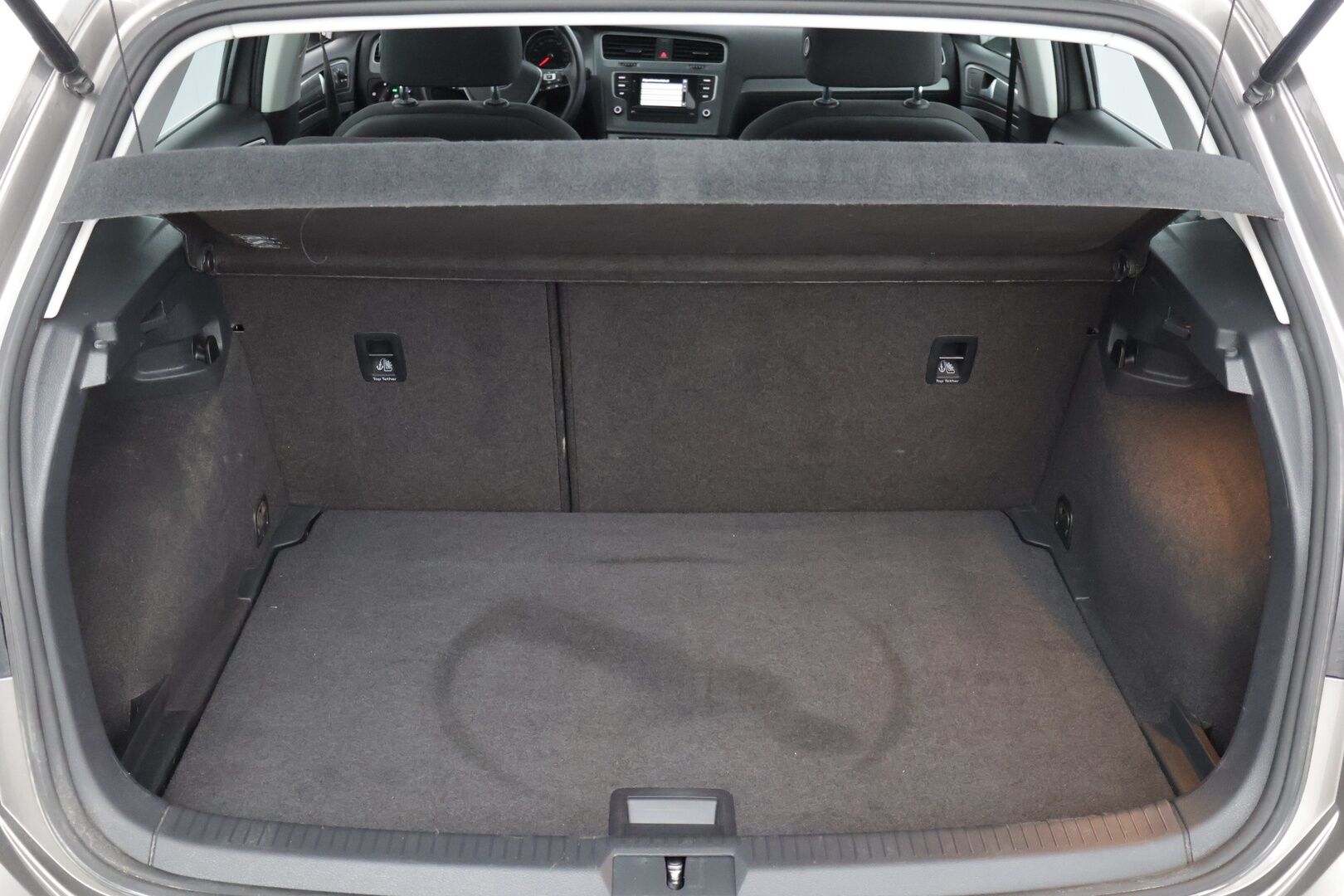 Volkswagen Golf 2017 Luxline 1,2 TSI 63 kW (85 hv) * Webasto / Lämmitettävät sivupeilit / Aut.ilmastointi / Vakkari * - * jakopää tehty 98tkm kohdalla 11.12.2023 / Webasto / 2x renkaat *