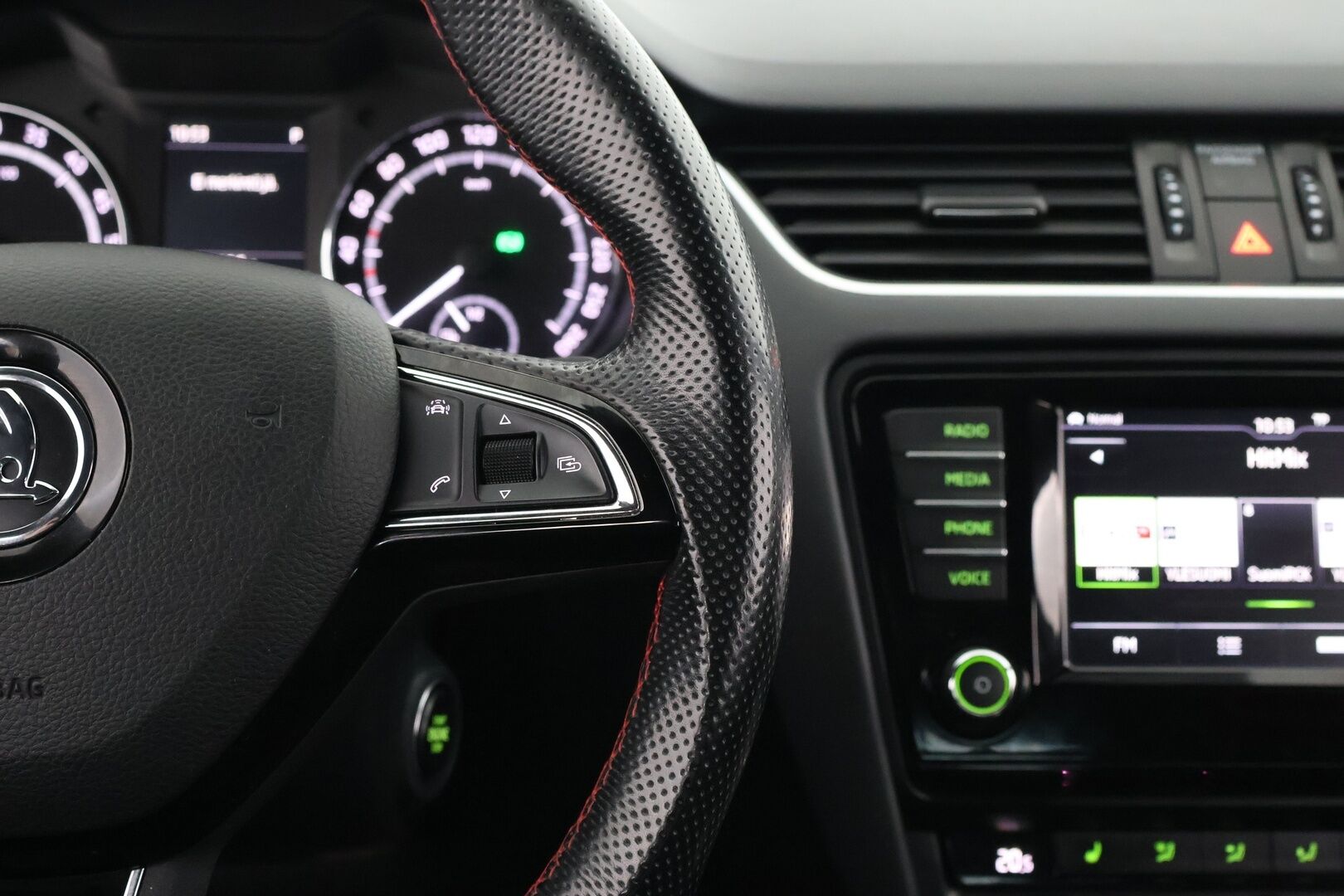 Skoda Octavia 2017 Combi 2,0 TDI 184 4x4 RS DSG Autom. - Suomi auto | Webasto | Adapt. vak | Sporttipenkit | Tutkat |  Lämmitettävä tuulilasi | Ilman Adblue | Jakopää vaihdettu 2026