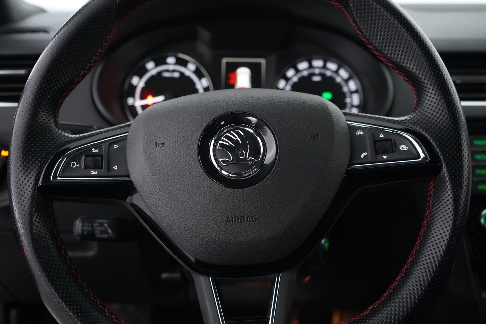 Skoda Octavia 2017 2,0 TSI Combi RS 230 DSG Aut *Webasto / Acc / Koukku / Canton / Keyless / Nahat / S.Kontti* - Suomi-auto / Kahdet OEM Vanteet / Hyvät huollot