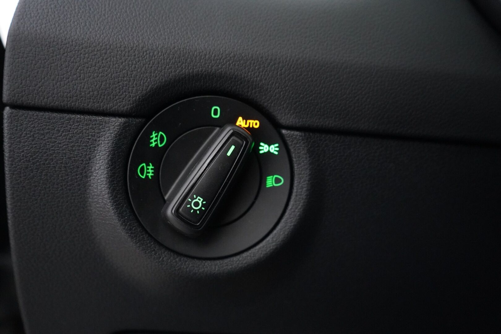 Skoda Octavia 2017 2,0 TSI Combi RS 230 DSG Aut *Webasto / Acc / Koukku / Canton / Keyless / Nahat / S.Kontti* - Suomi-auto / Kahdet OEM Vanteet / Hyvät huollot