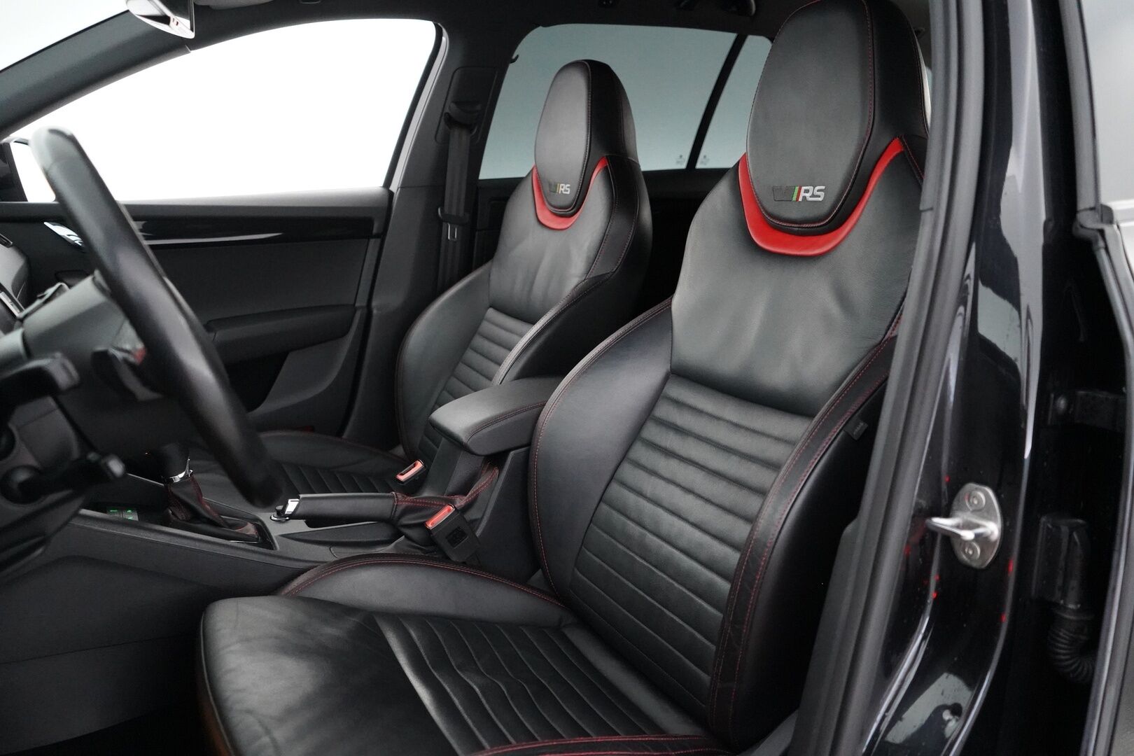 Skoda Octavia 2017 2,0 TSI Combi RS 230 DSG Aut *Webasto / Acc / Koukku / Canton / Keyless / Nahat / S.Kontti* - Suomi-auto / Kahdet OEM Vanteet / Hyvät huollot