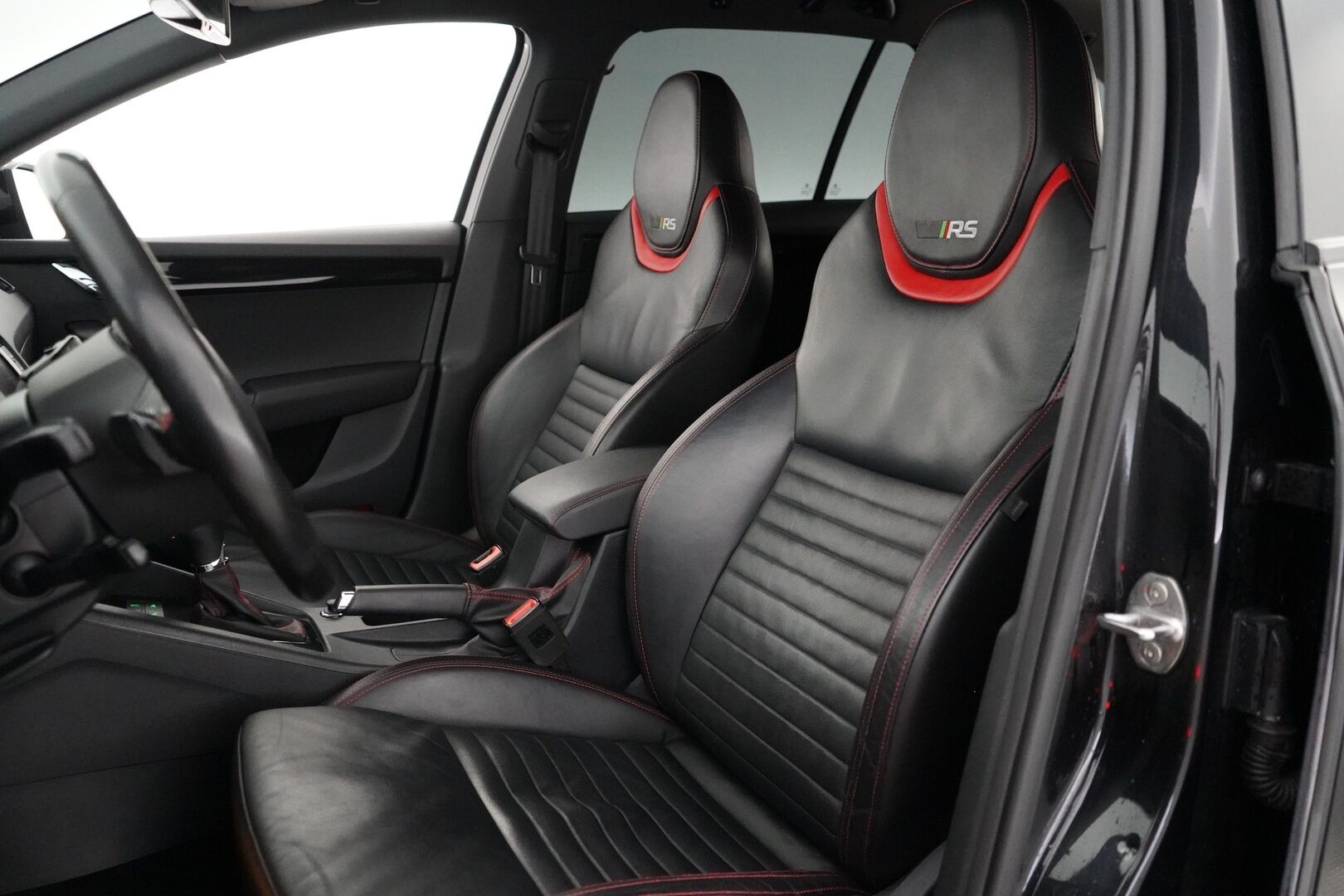 Skoda Octavia 2017 2,0 TSI Combi RS 230 DSG Aut *Webasto / Acc / Koukku / Canton / Keyless / Nahat / S.Kontti* - Suomi-auto / Kahdet OEM Vanteet / Hyvät huollot