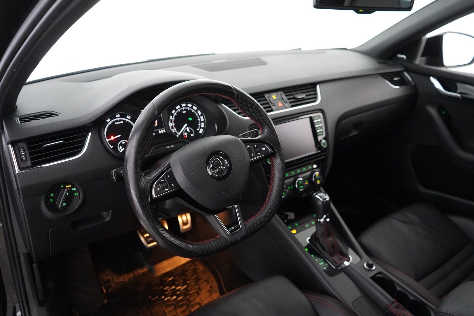 Skoda Octavia 2017 2,0 TSI Combi RS 230 DSG Aut *Webasto / Acc / Koukku / Canton / Keyless / Nahat / S.Kontti* - Suomi-auto / Kahdet OEM Vanteet / Hyvät huollot