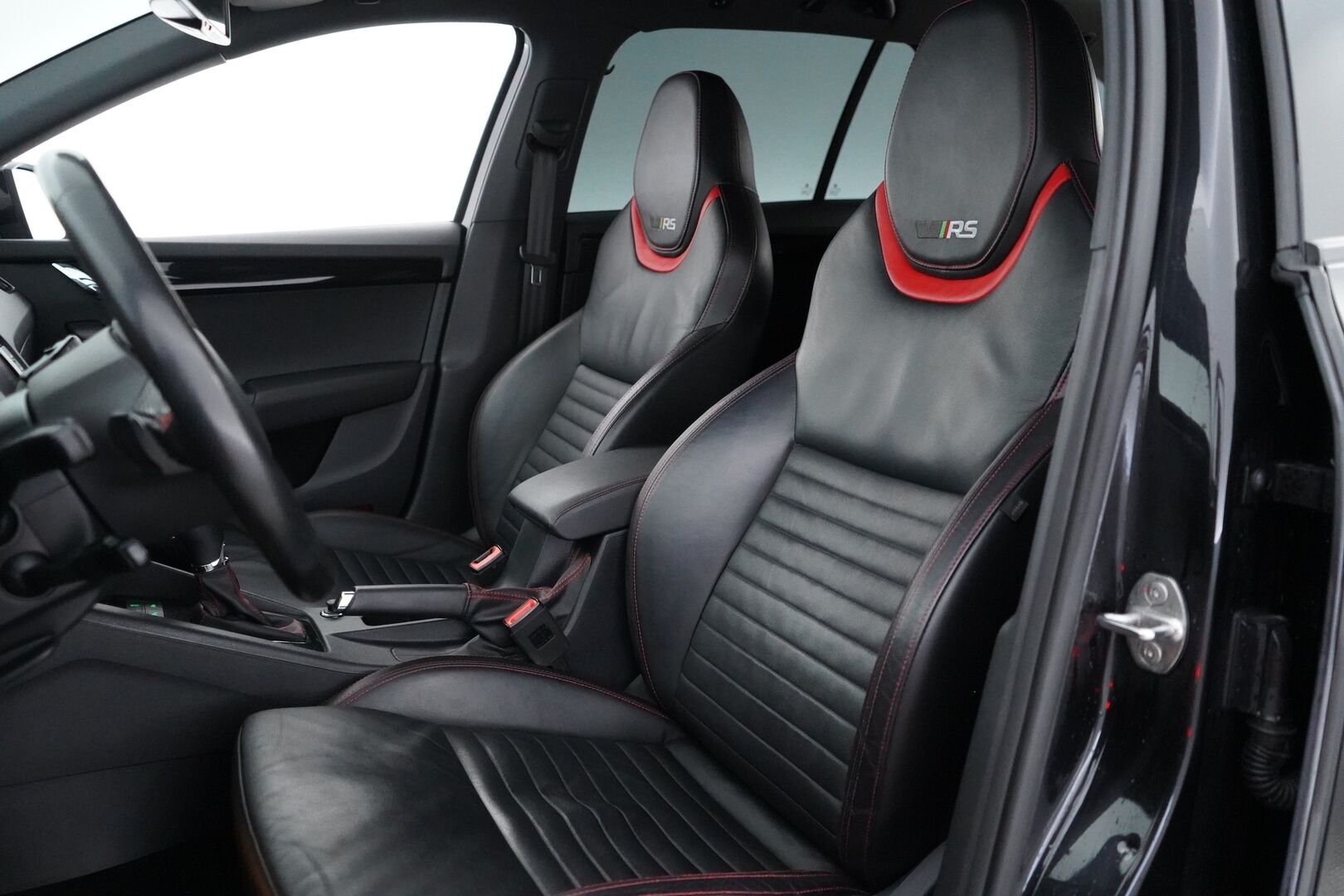 Skoda Octavia 2017 2,0 TSI Combi RS 230 DSG Aut *Webasto / Acc / Koukku / Canton / Keyless / Nahat / S.Kontti* - Suomi-auto / Kahdet OEM Vanteet / Hyvät huollot