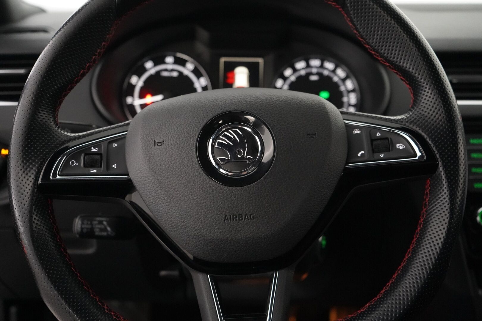 Skoda Octavia 2017 2,0 TSI Combi RS 230 DSG Aut *Webasto / Acc / Koukku / Canton / Keyless / Nahat / S.Kontti* - Suomi-auto / Kahdet OEM Vanteet / Hyvät huollot