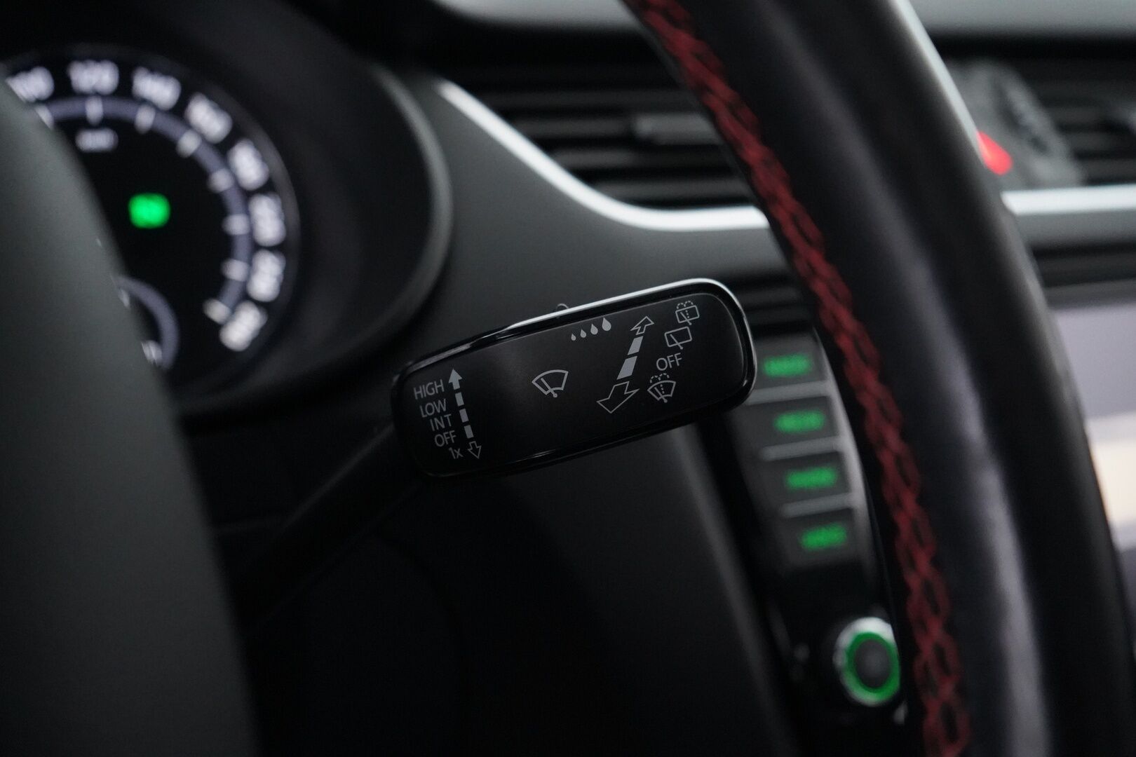 Skoda Octavia 2017 2,0 TSI Combi RS 230 DSG Aut *Webasto / Acc / Koukku / Canton / Keyless / Nahat / S.Kontti* - Suomi-auto / Kahdet OEM Vanteet / Hyvät huollot