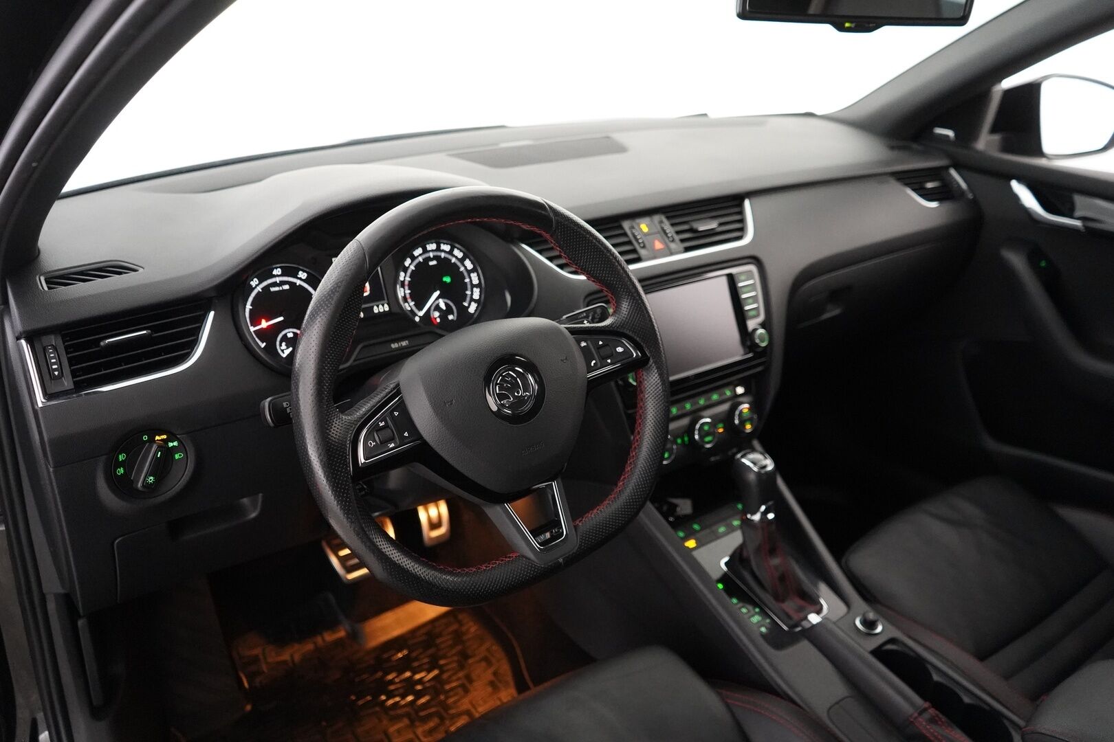 Skoda Octavia 2017 2,0 TSI Combi RS 230 DSG Aut *Webasto / Acc / Koukku / Canton / Keyless / Nahat / S.Kontti* - Suomi-auto / Kahdet OEM Vanteet / Hyvät huollot