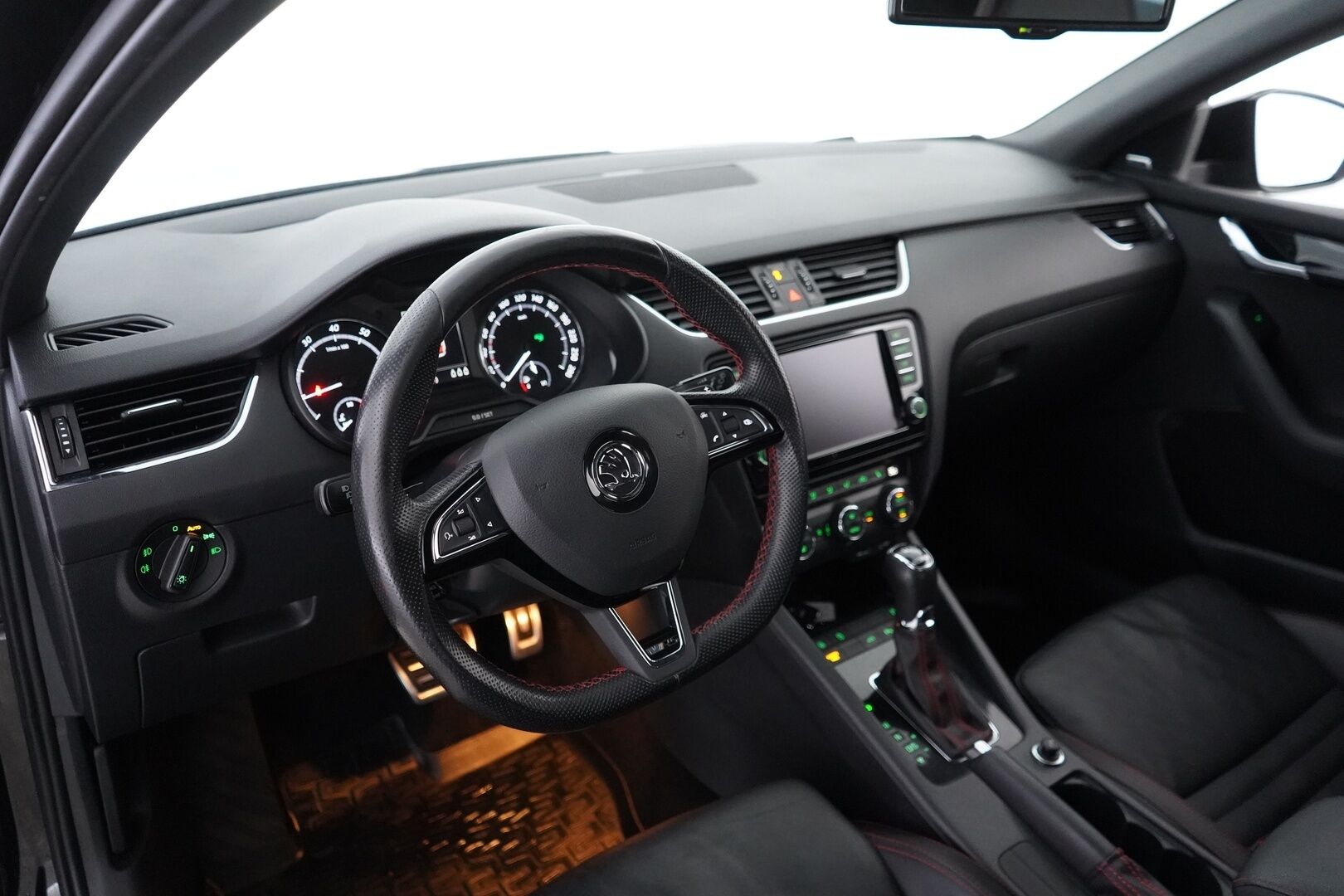 Skoda Octavia 2017 2,0 TSI Combi RS 230 DSG Aut *Webasto / Acc / Koukku / Canton / Keyless / Nahat / S.Kontti* - Suomi-auto / Kahdet OEM Vanteet / Hyvät huollot