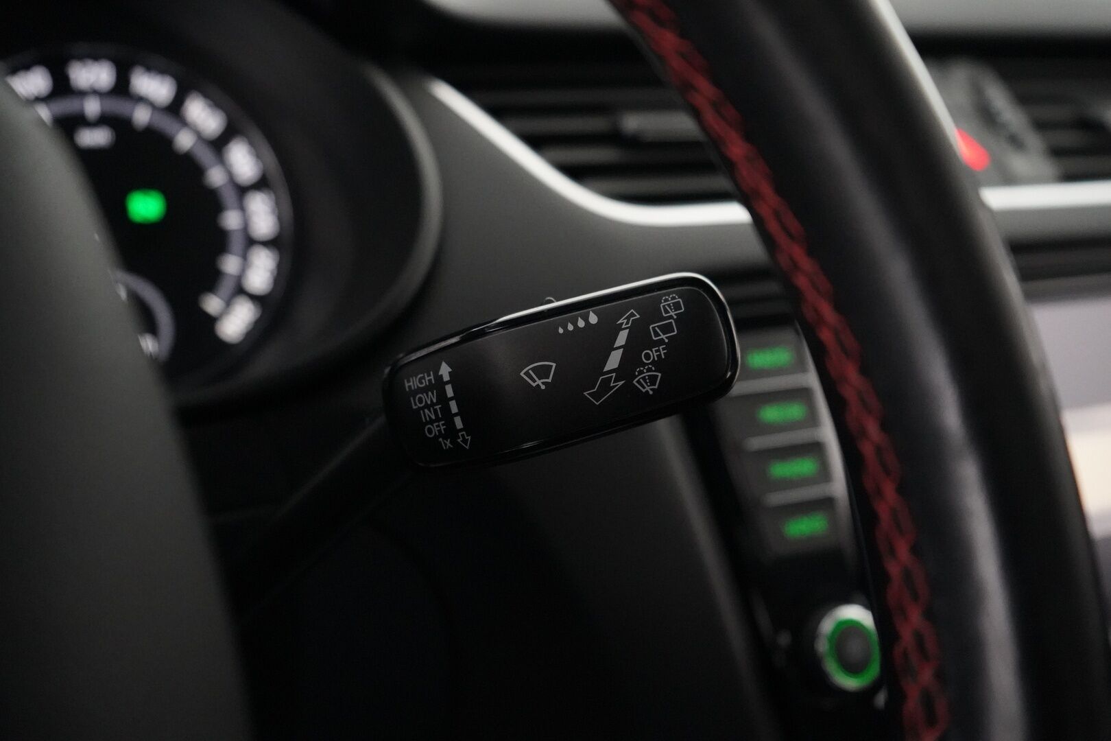 Skoda Octavia 2017 2,0 TSI Combi RS 230 DSG Aut *Webasto / Acc / Koukku / Canton / Keyless / Nahat / S.Kontti* - Suomi-auto / Kahdet OEM Vanteet / Hyvät huollot