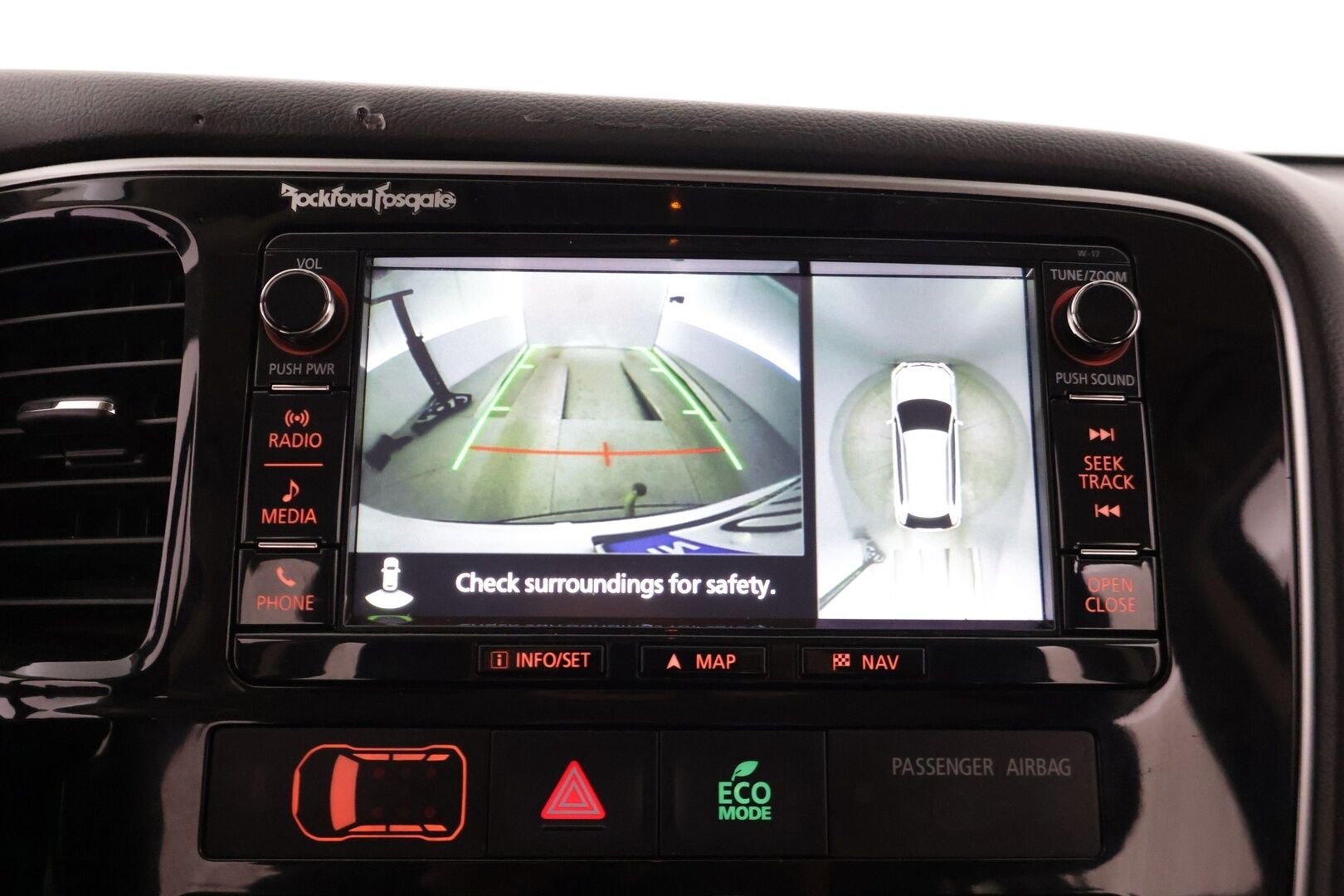 Mitsubishi Outlander 2017 2,2 DI-D Instyle 4WD 7P Business *Webasto / Adapt. vakkari / Rockford / Nahat / Lane assist / Blis / 360 kamera / Navi / Koukku* - *Webasto / Adapt. vakkari / Rockford / Nahat / Lane assist / Blis / 360 kamera / Navi / Koukku*