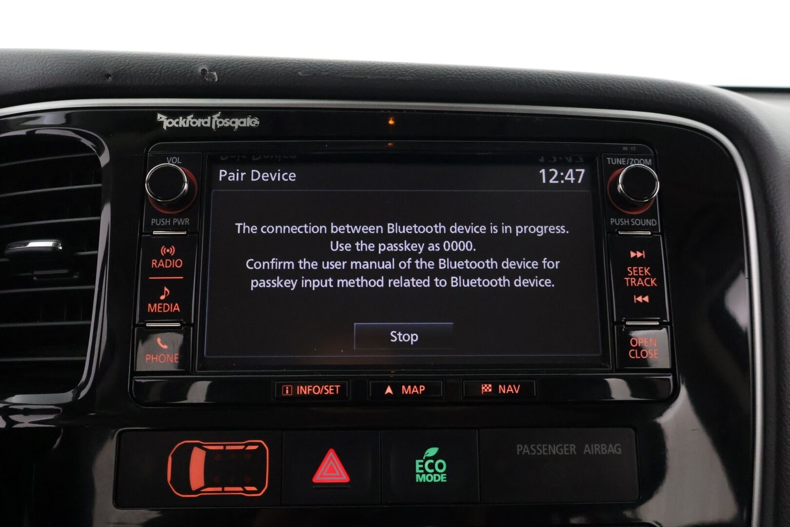 Mitsubishi Outlander 2017 2,2 DI-D Instyle 4WD 7P Business *Webasto / Adapt. vakkari / Rockford / Nahat / Lane assist / Blis / 360 kamera / Navi / Koukku* - *Webasto / Adapt. vakkari / Rockford / Nahat / Lane assist / Blis / 360 kamera / Navi / Koukku*