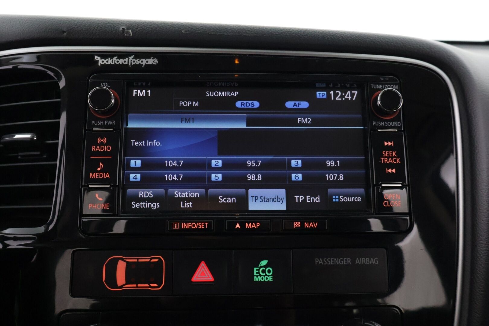 Mitsubishi Outlander 2017 2,2 DI-D Instyle 4WD 7P Business *Webasto / Adapt. vakkari / Rockford / Nahat / Lane assist / Blis / 360 kamera / Navi / Koukku* - *Webasto / Adapt. vakkari / Rockford / Nahat / Lane assist / Blis / 360 kamera / Navi / Koukku*