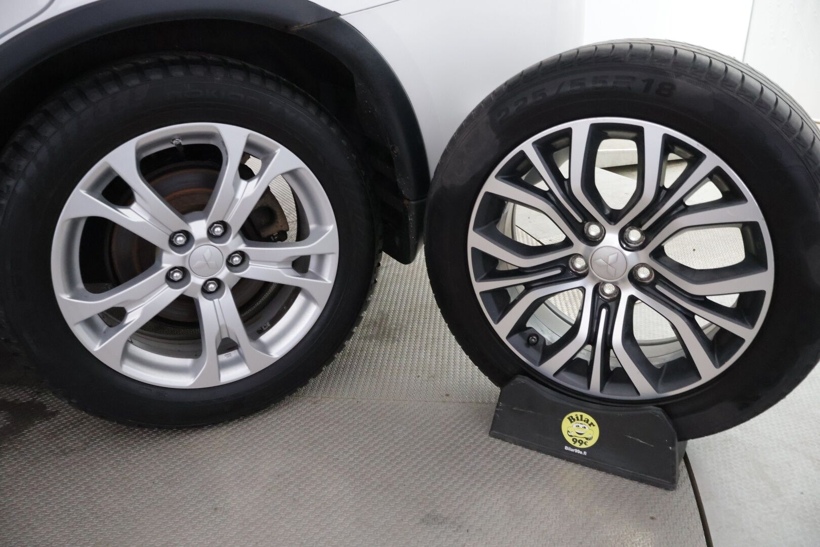 Mitsubishi Outlander 2017 2,2 DI-D Instyle 4WD 7P Business *Webasto / Adapt. vakkari / Rockford / Nahat / Lane assist / Blis / 360 kamera / Navi / Koukku* - *Webasto / Adapt. vakkari / Rockford / Nahat / Lane assist / Blis / 360 kamera / Navi / Koukku*