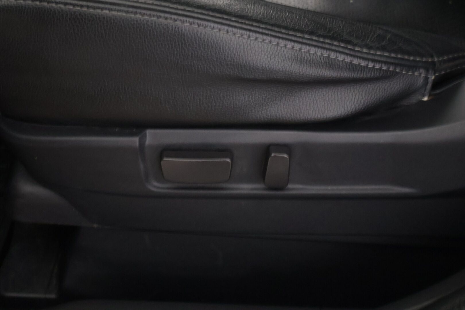 Mitsubishi Outlander 2017 2,2 DI-D Instyle 4WD 7P Business *Webasto / Adapt. vakkari / Rockford / Nahat / Lane assist / Blis / 360 kamera / Navi / Koukku* - *Webasto / Adapt. vakkari / Rockford / Nahat / Lane assist / Blis / 360 kamera / Navi / Koukku*