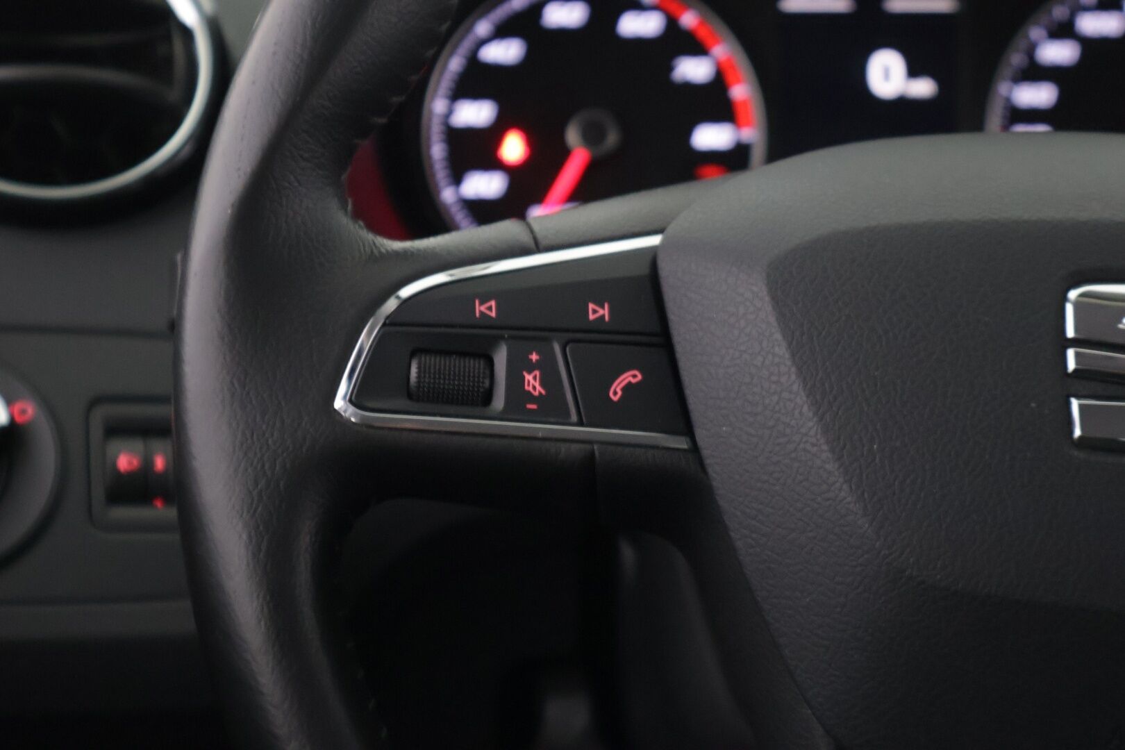 Seat Ibiza 2017 1,2 TSI 90 Style */ Suomi-auto / Vakkari / Webasto / Lohko / Bluetooth / Ilmastointi / 2x renkaat /* - Näppärä kauppakassi / 2x renkaat