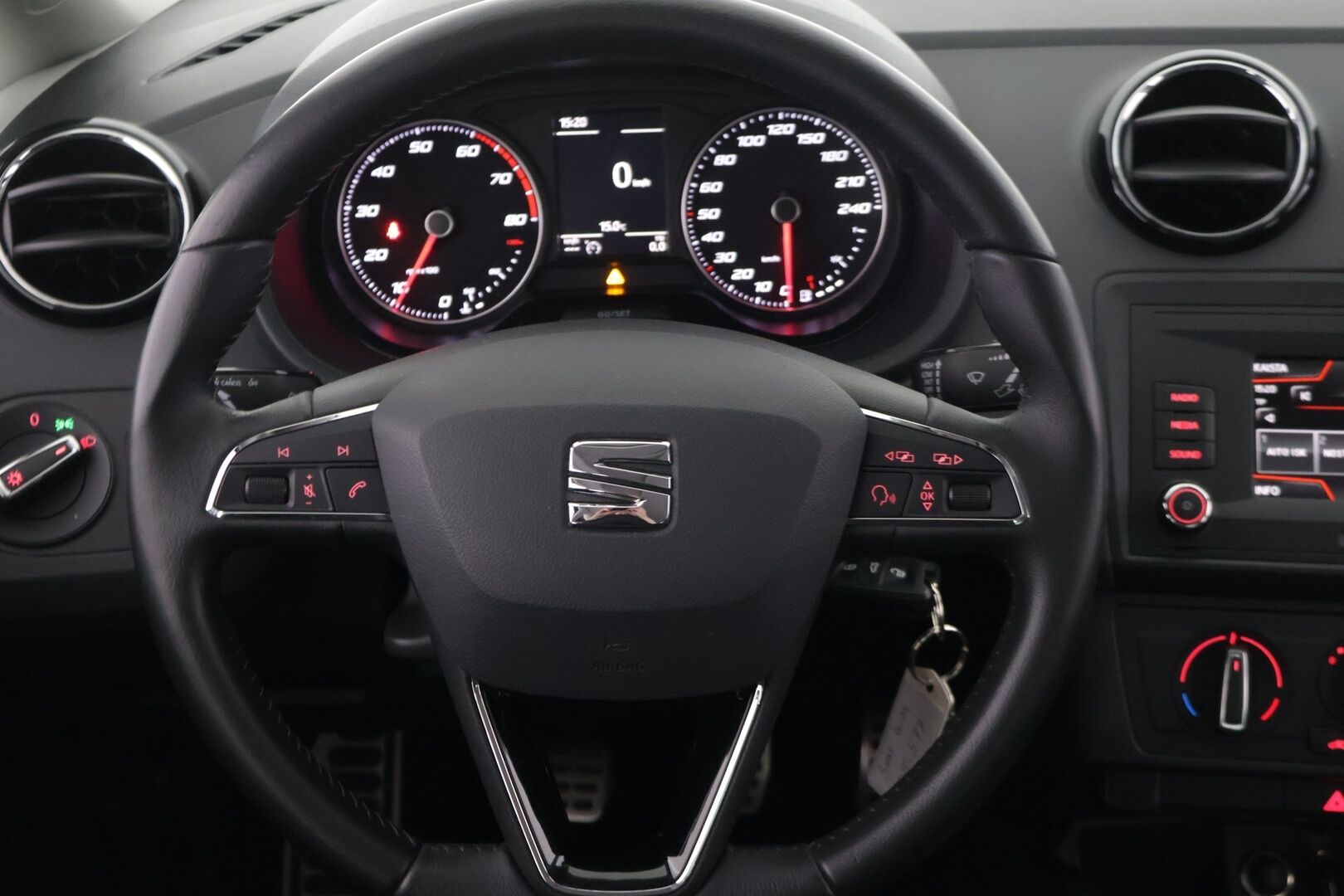 Seat Ibiza 2017 1,2 TSI 90 Style */ Suomi-auto / Vakkari / Webasto / Lohko / Bluetooth / Ilmastointi / 2x renkaat /* - Näppärä kauppakassi / 2x renkaat