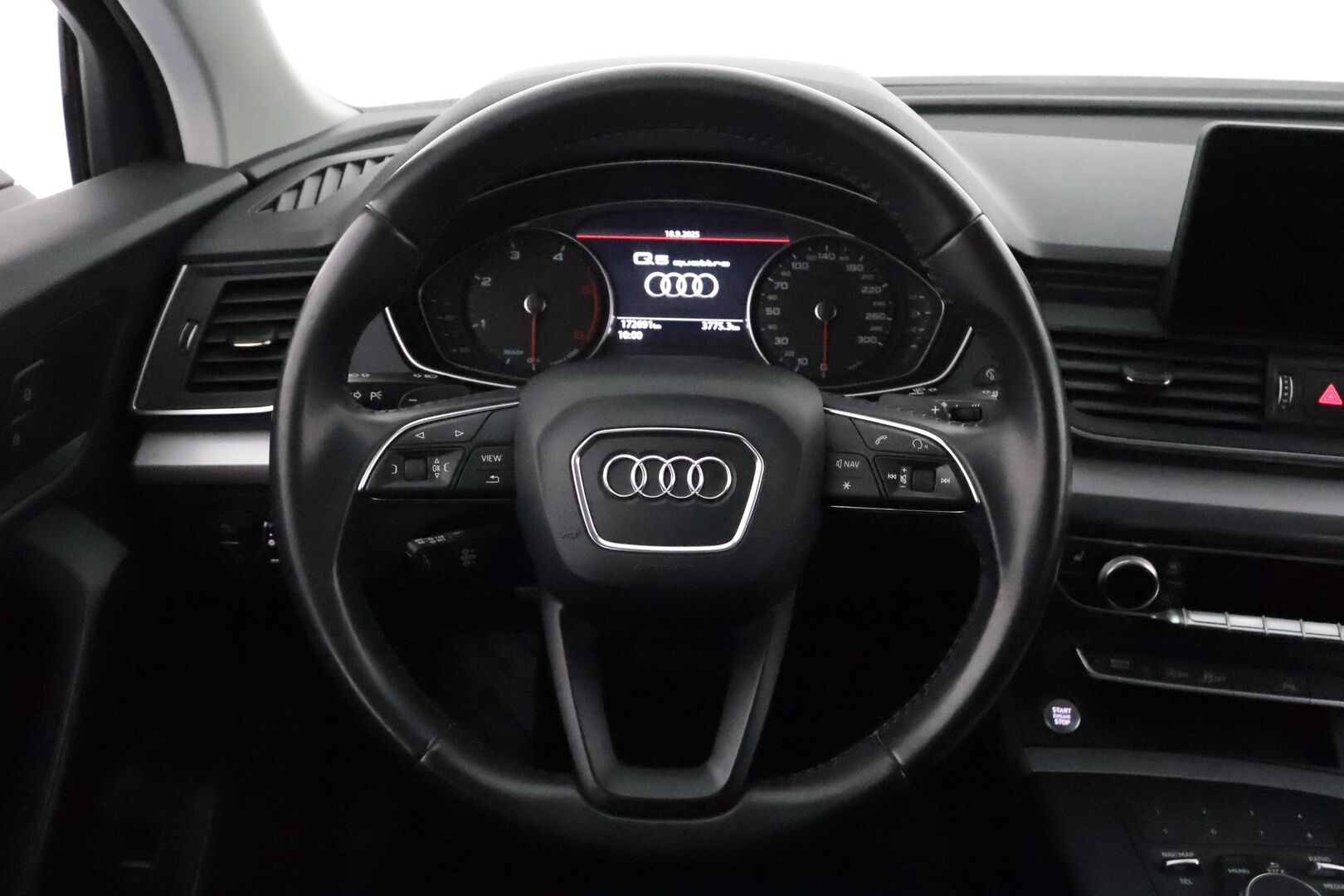 Audi Q5 2017 Business 2,0 TDI 120 kW quattro S tronic **Vakkari / P.tutkat / Koukku / Webasto / LED** - Suomi-auto / Kahdet renkaat aluvanteilla