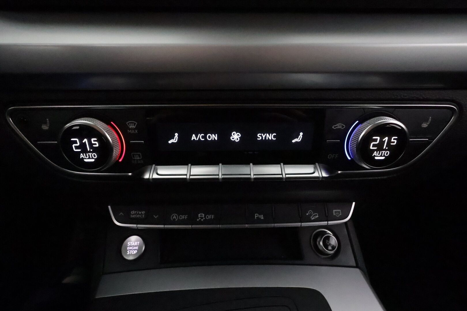 Audi Q5 2017 Business 2,0 TDI 120 kW quattro S tronic **Vakkari / P.tutkat / Koukku / Webasto / LED** - Suomi-auto / Kahdet renkaat aluvanteilla - HULLUT JOULUT KORKOTARJOUS 2,49% 