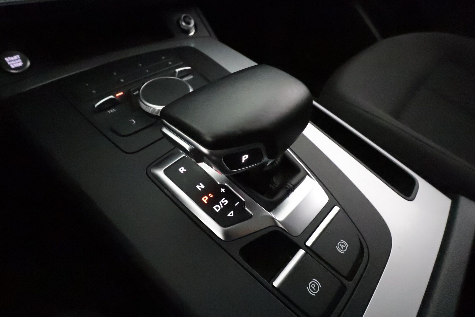 Audi Q5 2017 Business 2,0 TDI 120 kW quattro S tronic **Vakkari / P.tutkat / Koukku / Webasto / LED** - Suomi-auto / Kahdet renkaat aluvanteilla