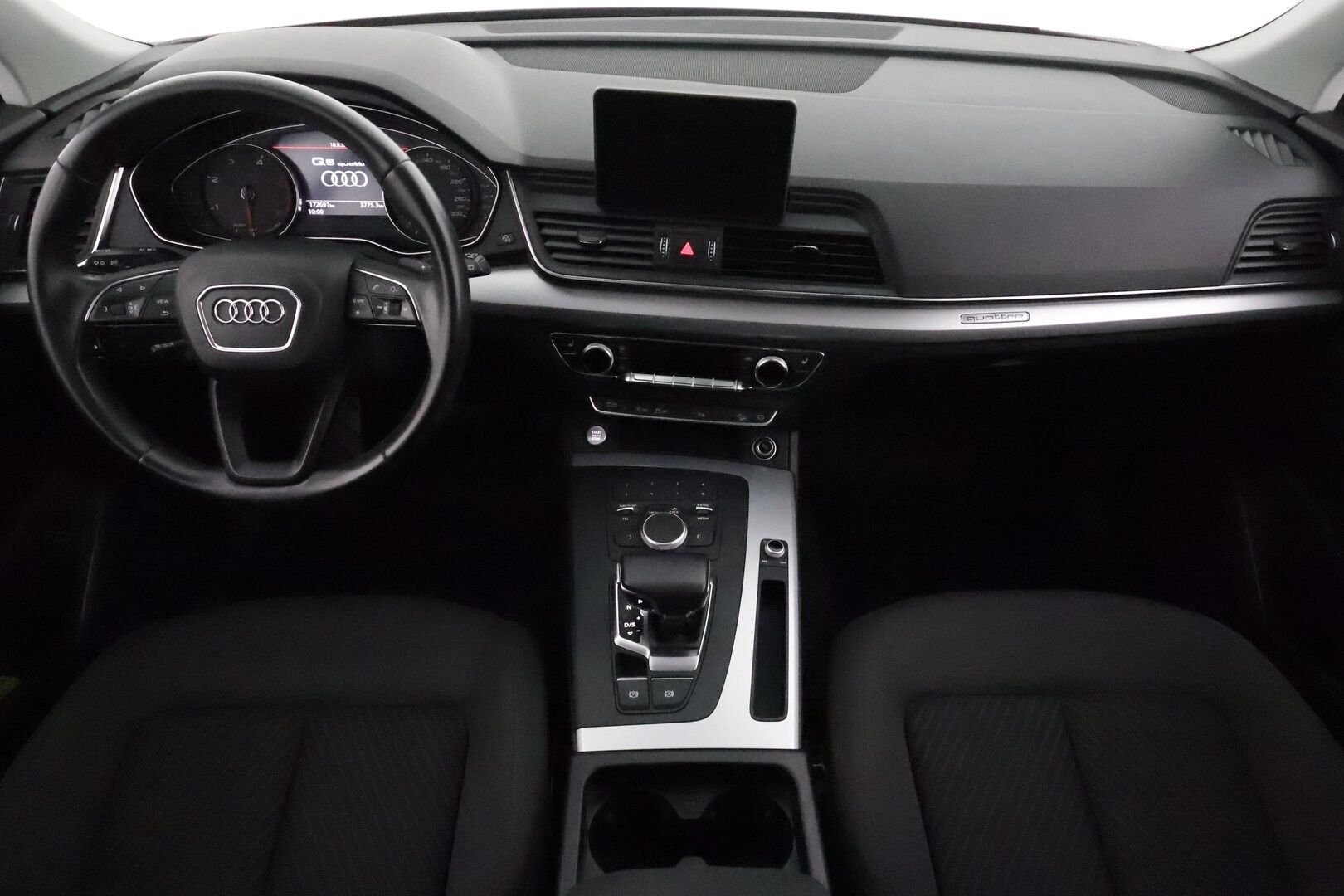 Audi Q5 2017 Business 2,0 TDI 120 kW quattro S tronic **Vakkari / P.tutkat / Koukku / Webasto / LED** - Suomi-auto / Kahdet renkaat aluvanteilla